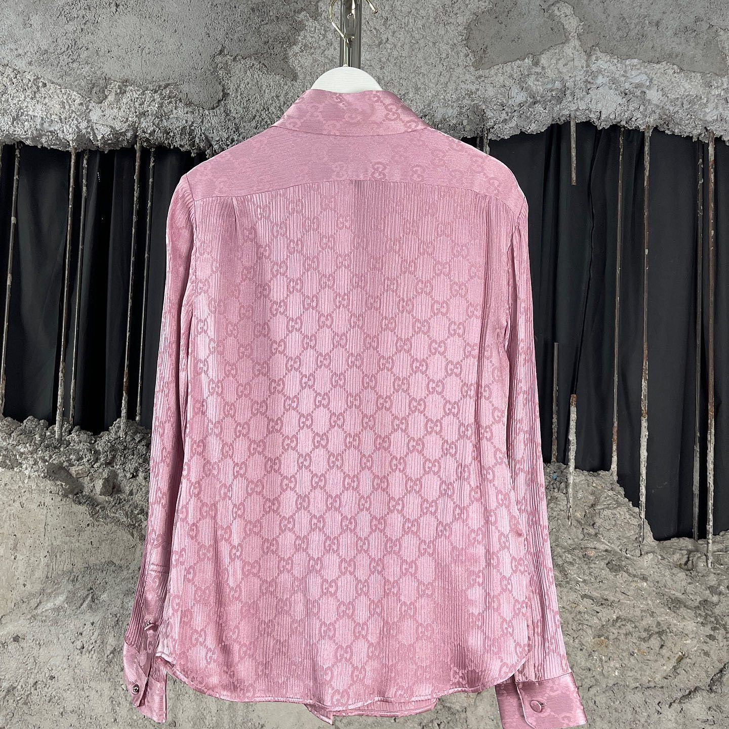 Gucci Gucci Pink GG Silk Button Up Shirt Size 34 Size XXS / US 00 / IT 34 - 2 Thumbnail