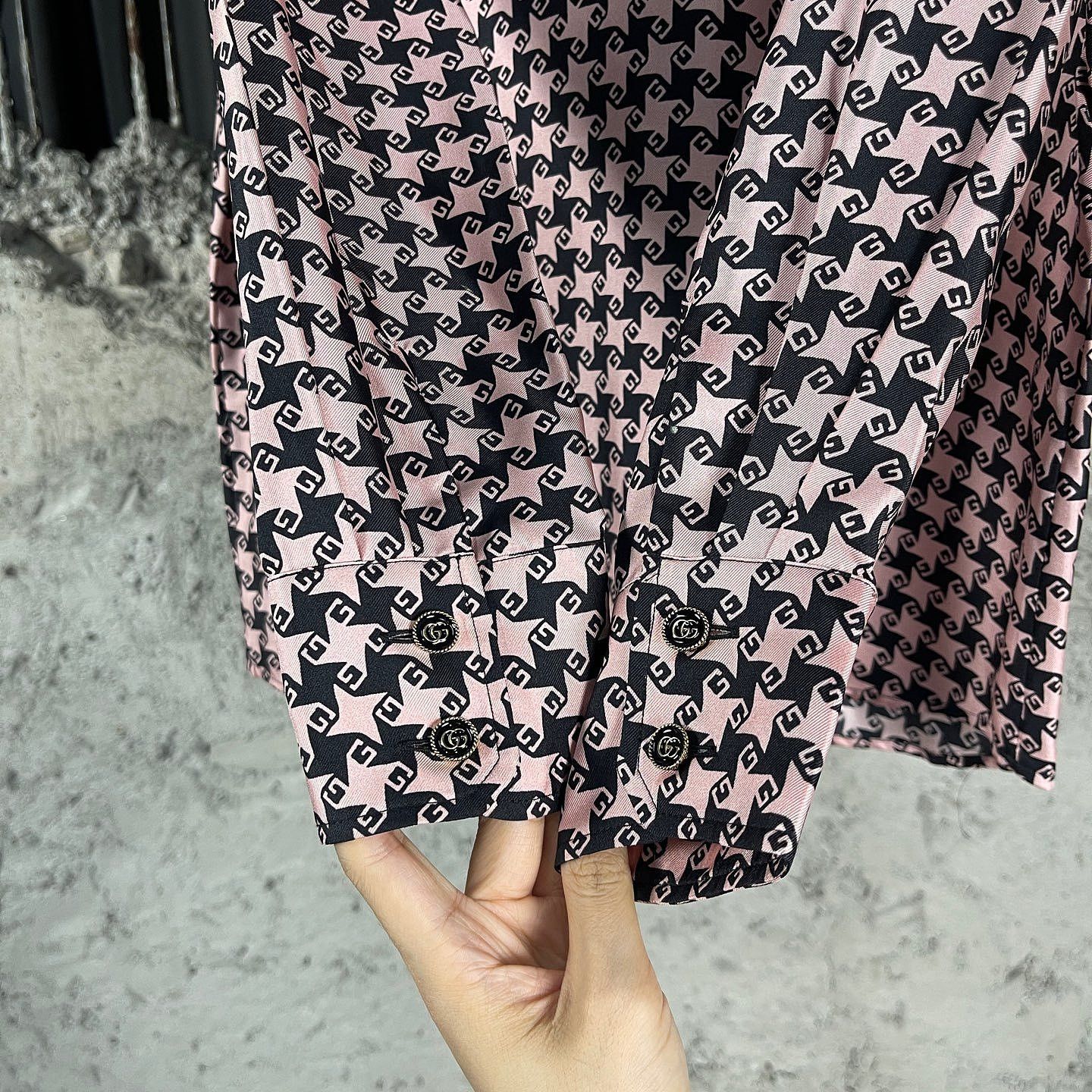 Gucci Gucci GG Pattern Silk Button Up Shirt Size 36 Size XS / US 0-2 / IT 36-38 - 7 Thumbnail