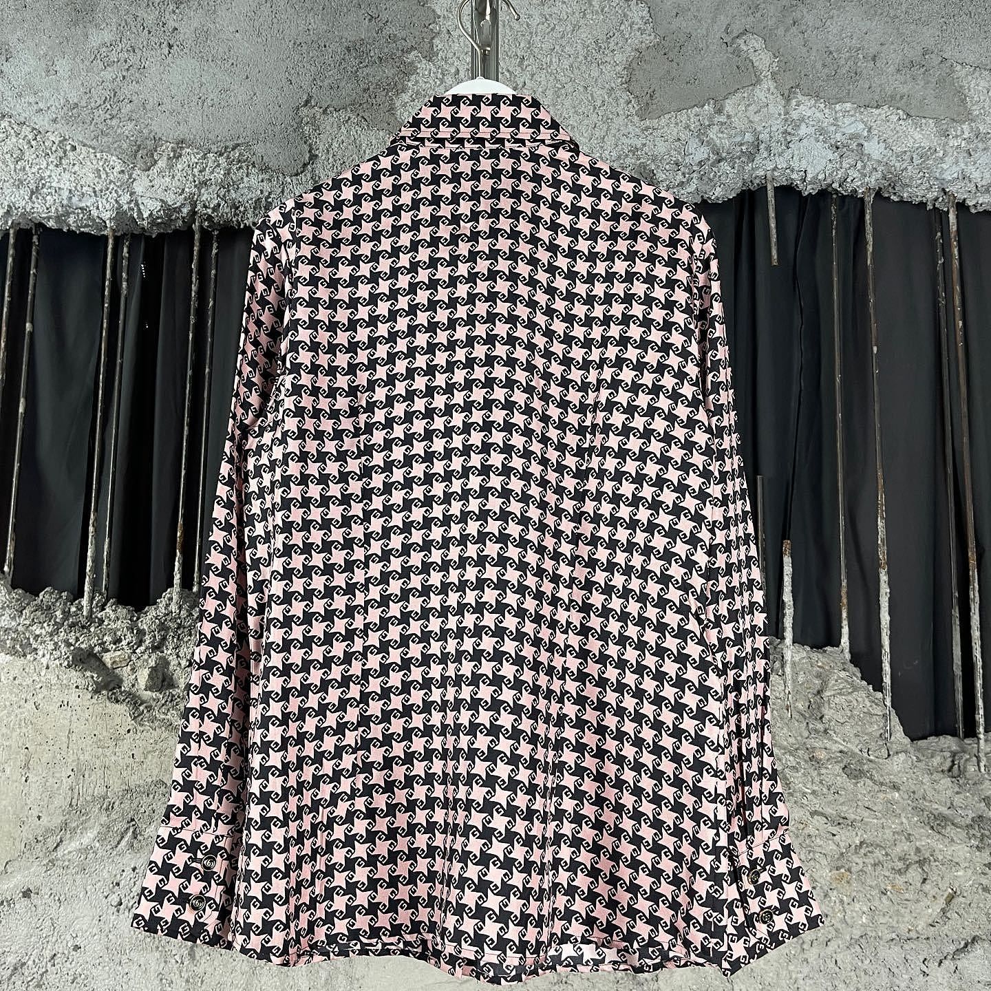 Gucci Gucci GG Pattern Silk Button Up Shirt Size 36 Size XS / US 0-2 / IT 36-38 - 2 Thumbnail
