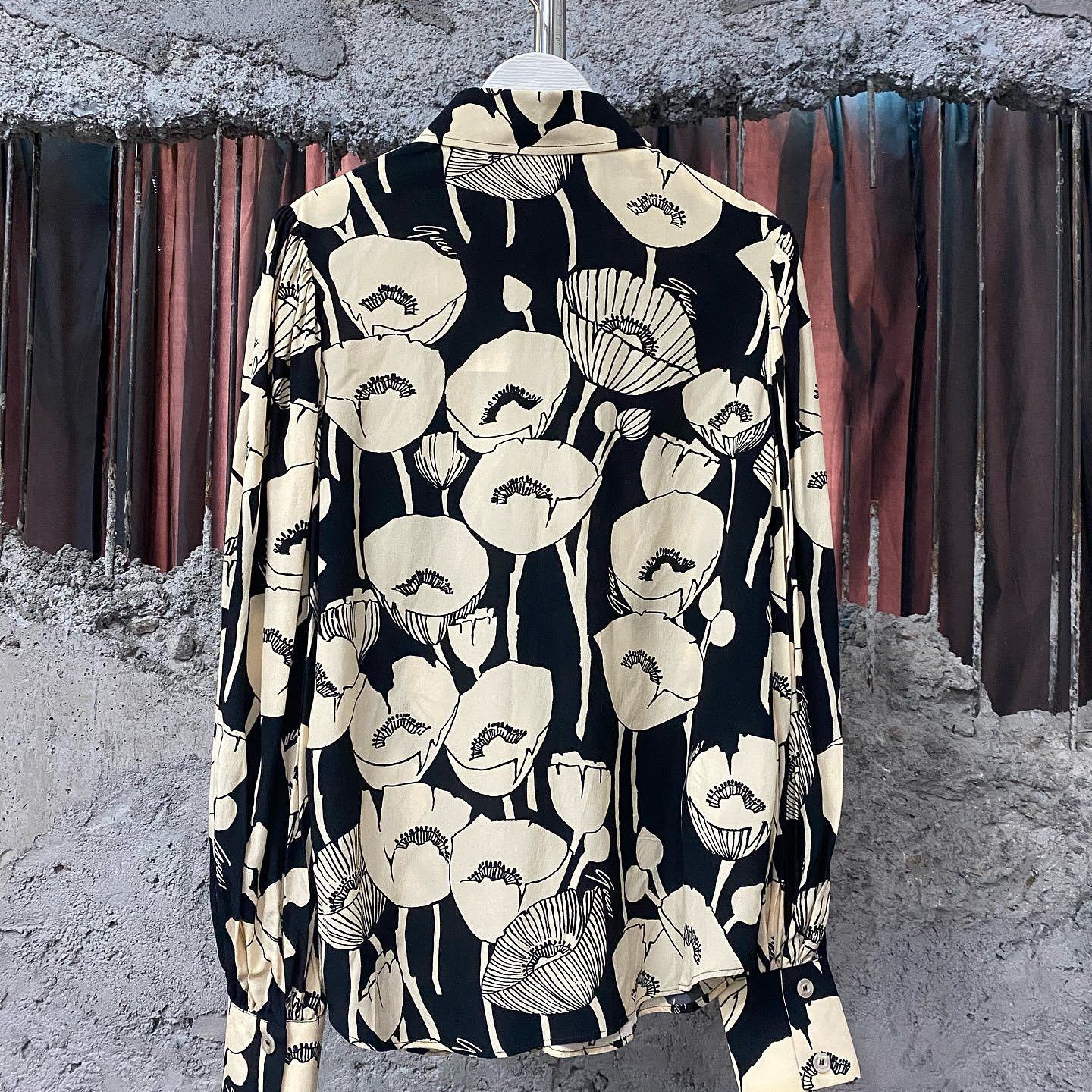 Gucci Gucci Floral Silk Button Up Shirt Size 36 Size XS / US 0-2 / IT 36-38 - 2 Thumbnail