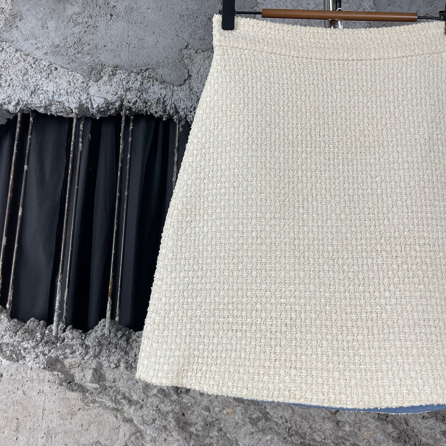 Gucci Gucci Textured Knit Mini Skirt Size 40 Size 27" / US 4 / IT 40 - 6 Thumbnail