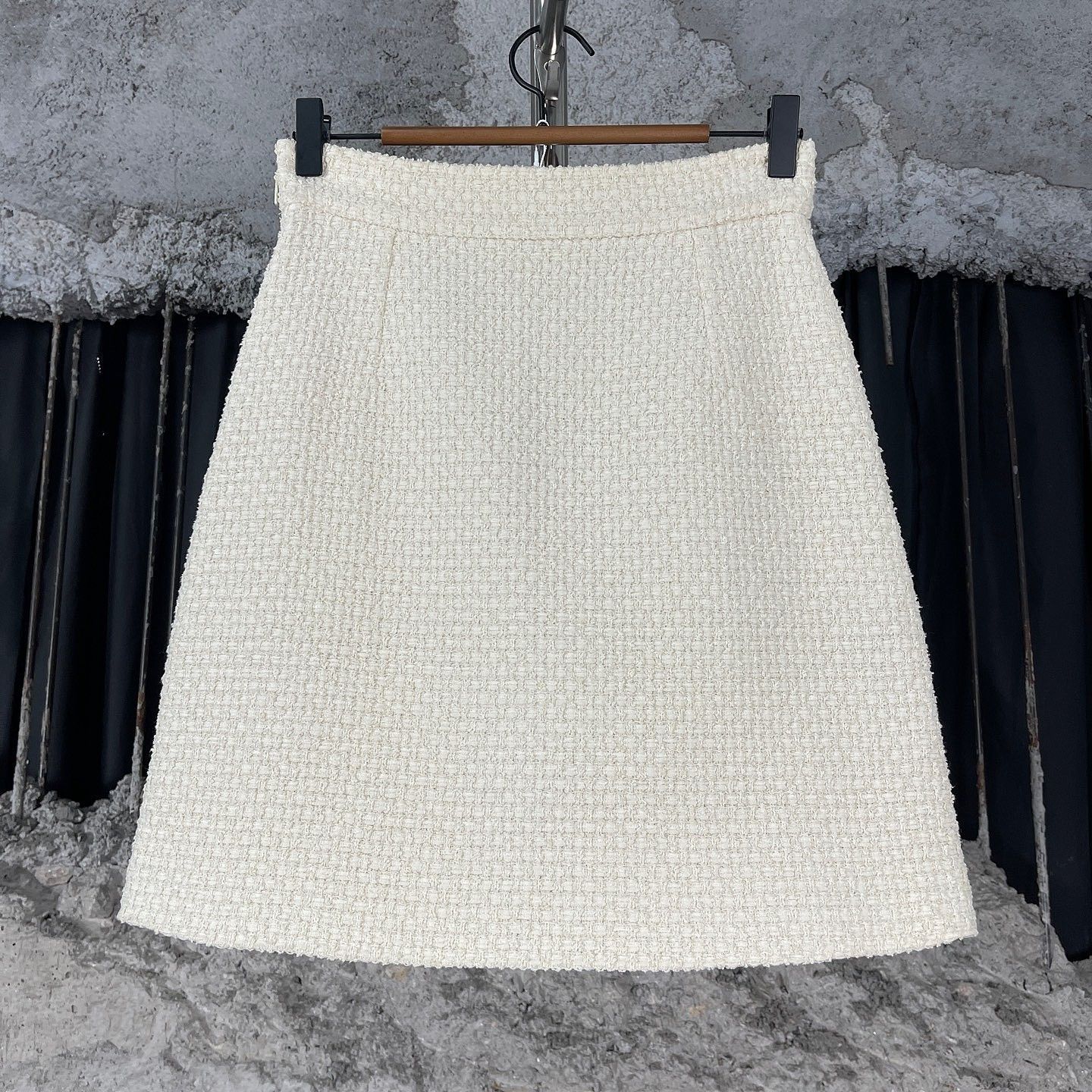 Gucci Gucci Textured Knit Mini Skirt Size 40 Size 27" / US 4 / IT 40 - 2 Thumbnail