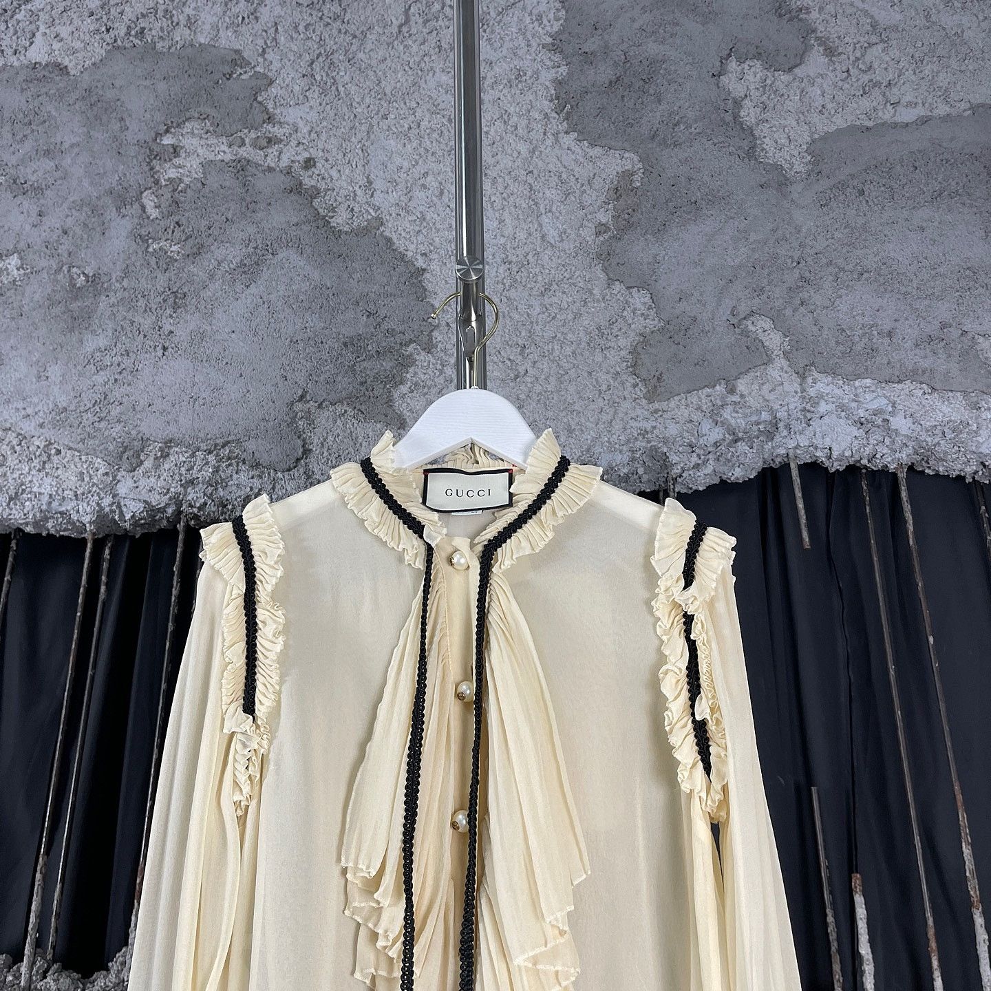 Gucci Gucci Ruffled Trim Chiffon Blouse Size 38 Size XS / US 0-2 / IT 36-38 - 5 Thumbnail