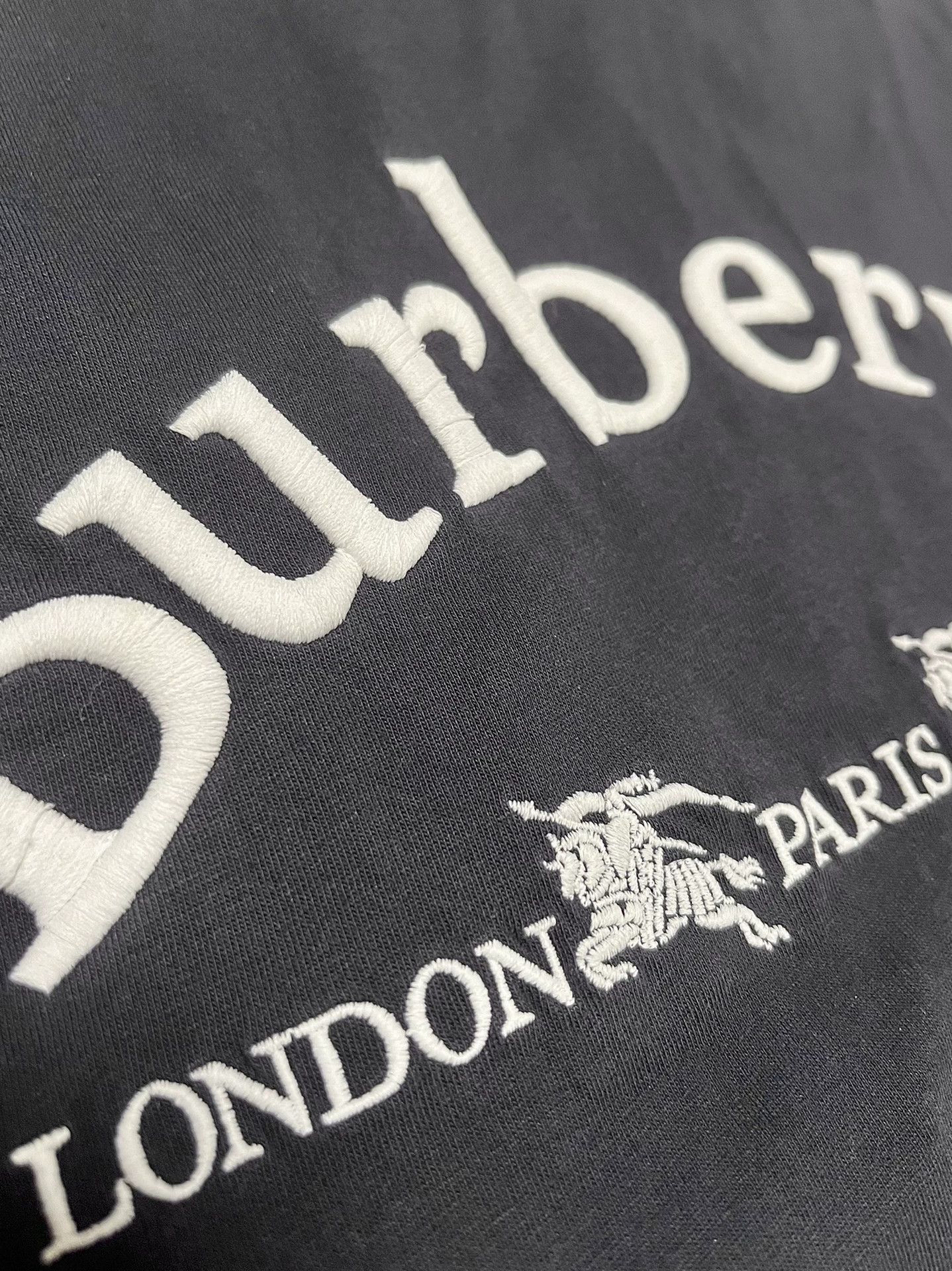 Burberry Burberry Embroidered Logo T-Shirt Size US L / EU 52-54 / 3 - 3 Thumbnail