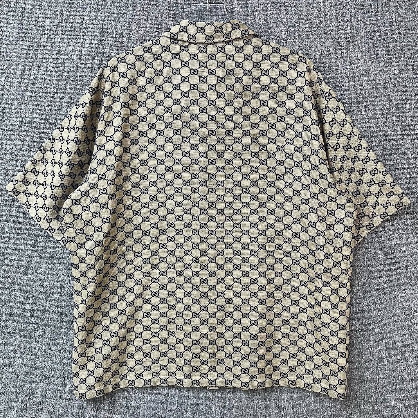 Gucci Gucci Logo Print Short Sleeve Shirt Size 52 Size US L / EU 52-54 / 3 - 2 Thumbnail