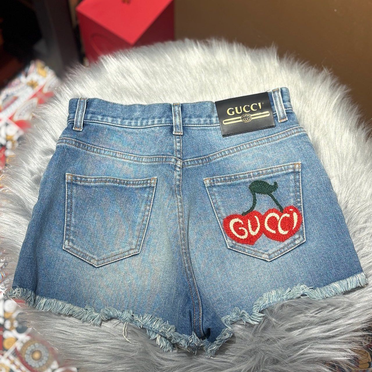 Gucci Gucci Cherry Embroidered Denim Shorts Size 26 Size 26" / US 2 / IT 38 - 2 Thumbnail