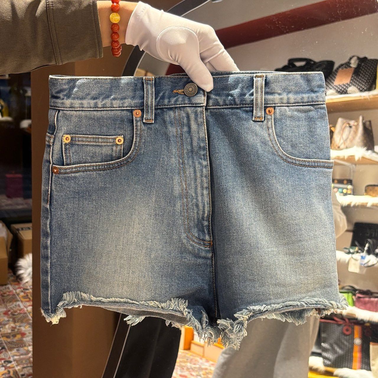 Gucci Gucci Cherry Embroidered Denim Shorts Size 26 Size 26" / US 2 / IT 38 - 7 Thumbnail