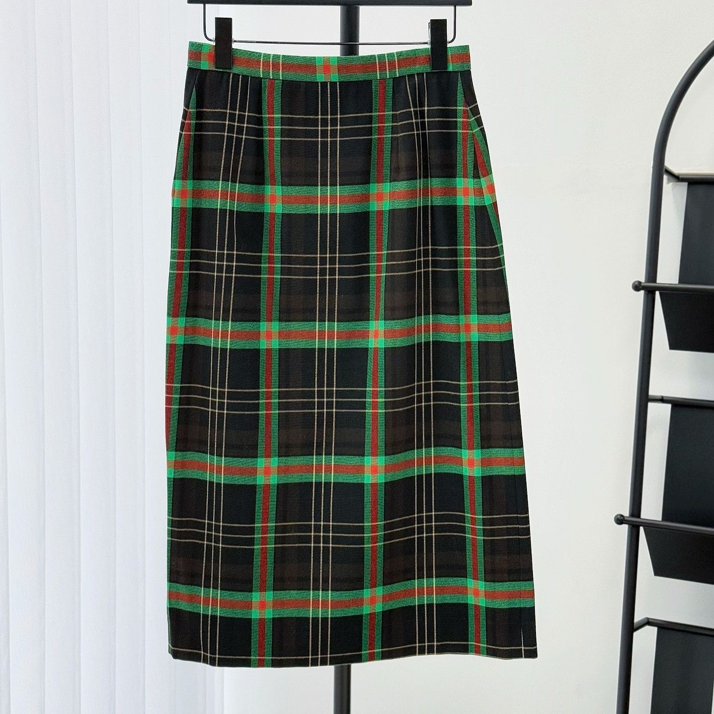 Gucci Gucci Plaid Midi Skirt Size 40 Size 27" / US 4 / IT 40 - 2 Thumbnail