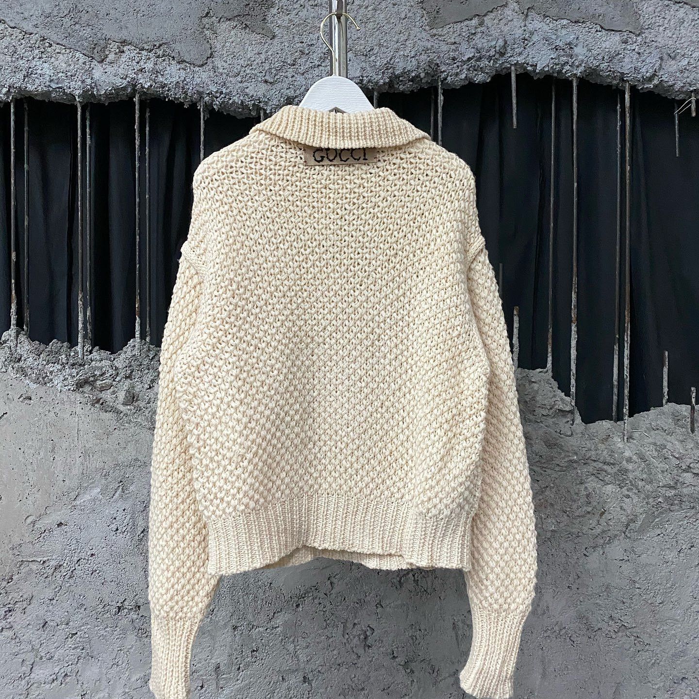 Gucci Gucci x Disney Mickey Mouse Knit Sweater Size XS Size XS / US 0-2 / IT 36-38 - 2 Thumbnail