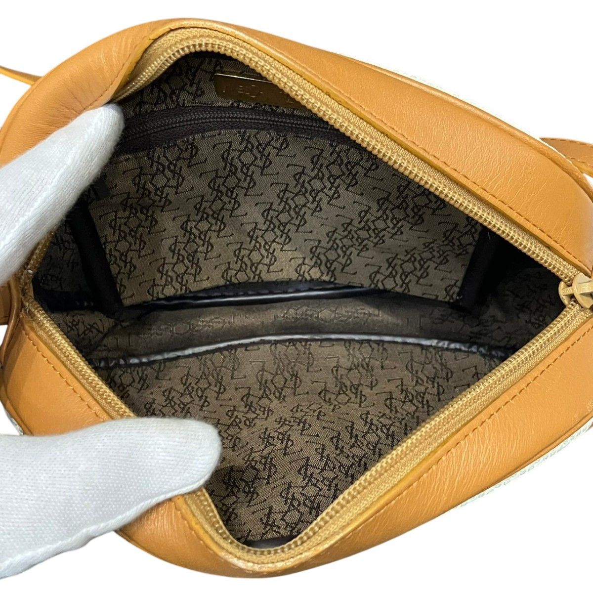Yves Saint Laurent Yves Saint Laurent Yves Saint Laurent PVC Leather Shoulder Bag Plastic / Synthetic Shoulder Bag DUTY FREE for USA Size ONE SIZE - 7 Thumbnail