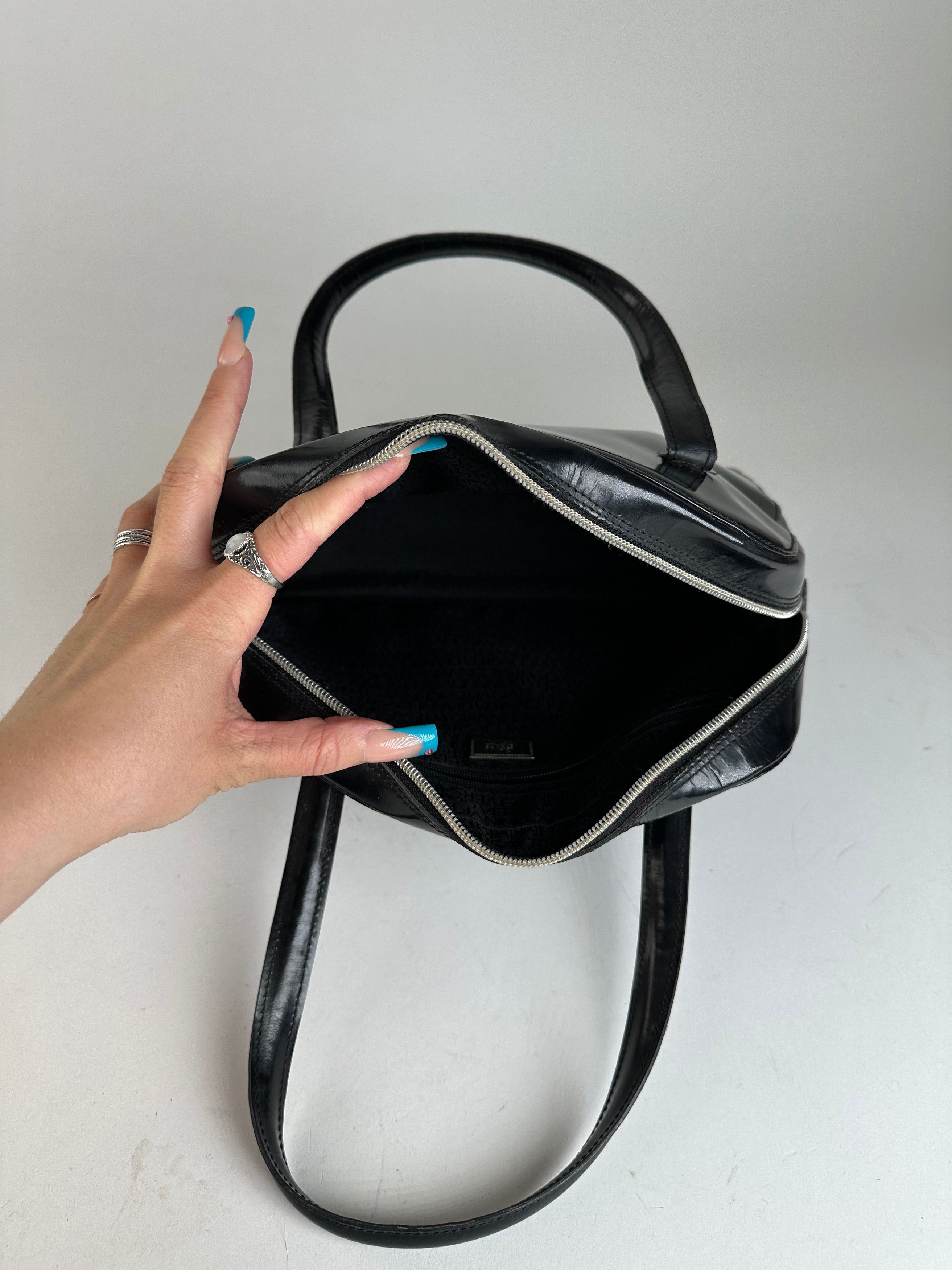 Versace Gianni Black Patent Leather Handbag with Silver-Tone Medusa Size ONE SIZE - 4 Thumbnail