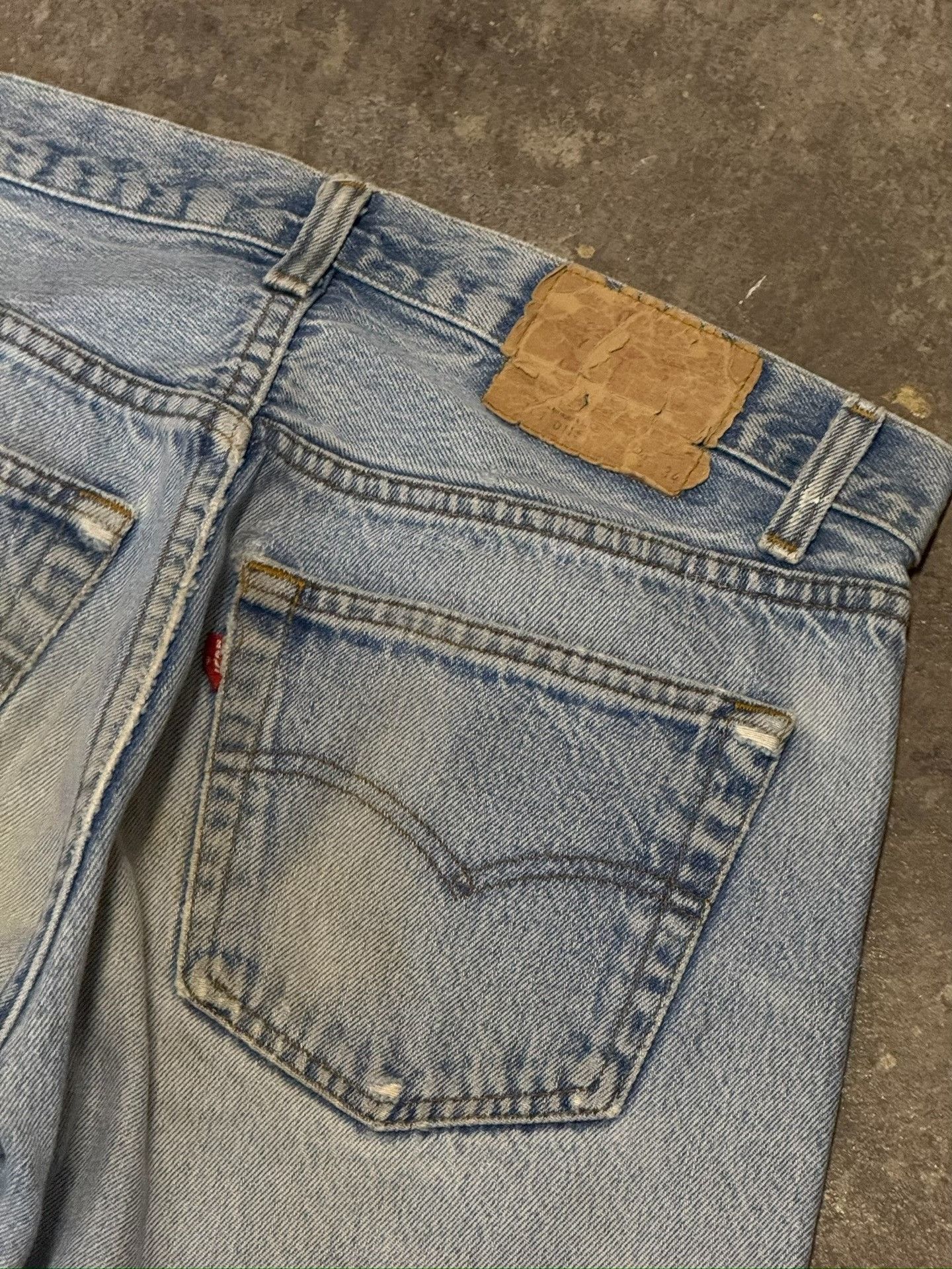 Vintage Vintage American Levi's 501 Ice Blue Size US 26 / EU 42 - 3 Thumbnail