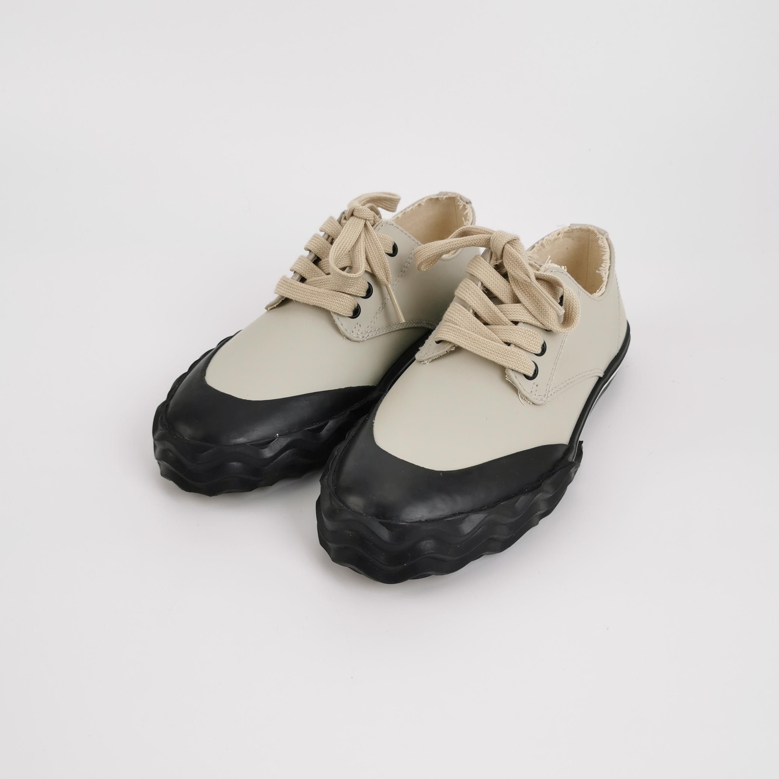 Maison Margiela Maison Margiela Replica Low-Top Sneakers Size 35 Size US 5 / IT 35 - 2 Thumbnail