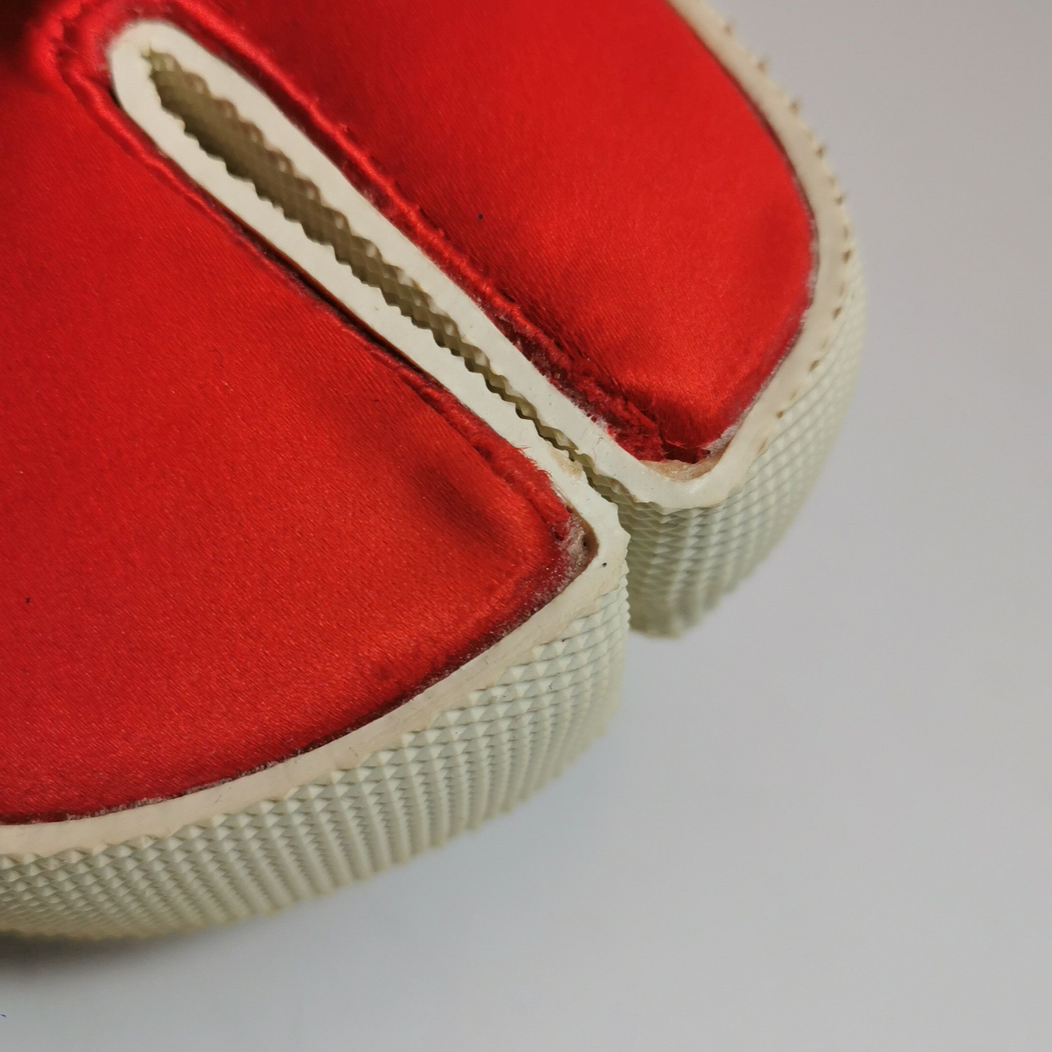 Maison Margiela Maison Margiela Red Satin Tabi Low-Top Sneakers US 6 Size US 6 / EU 39 - 8 Thumbnail