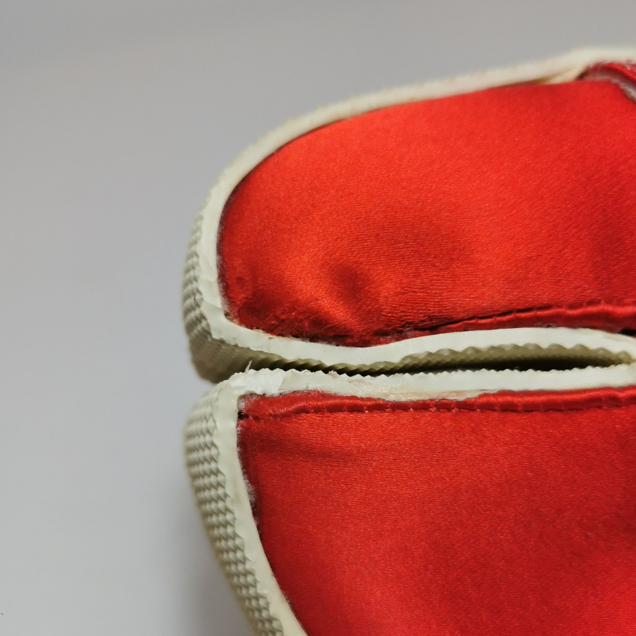 Maison Margiela Maison Margiela Red Satin Tabi Low-Top Sneakers US 6 Size US 6 / EU 39 - 7 Thumbnail