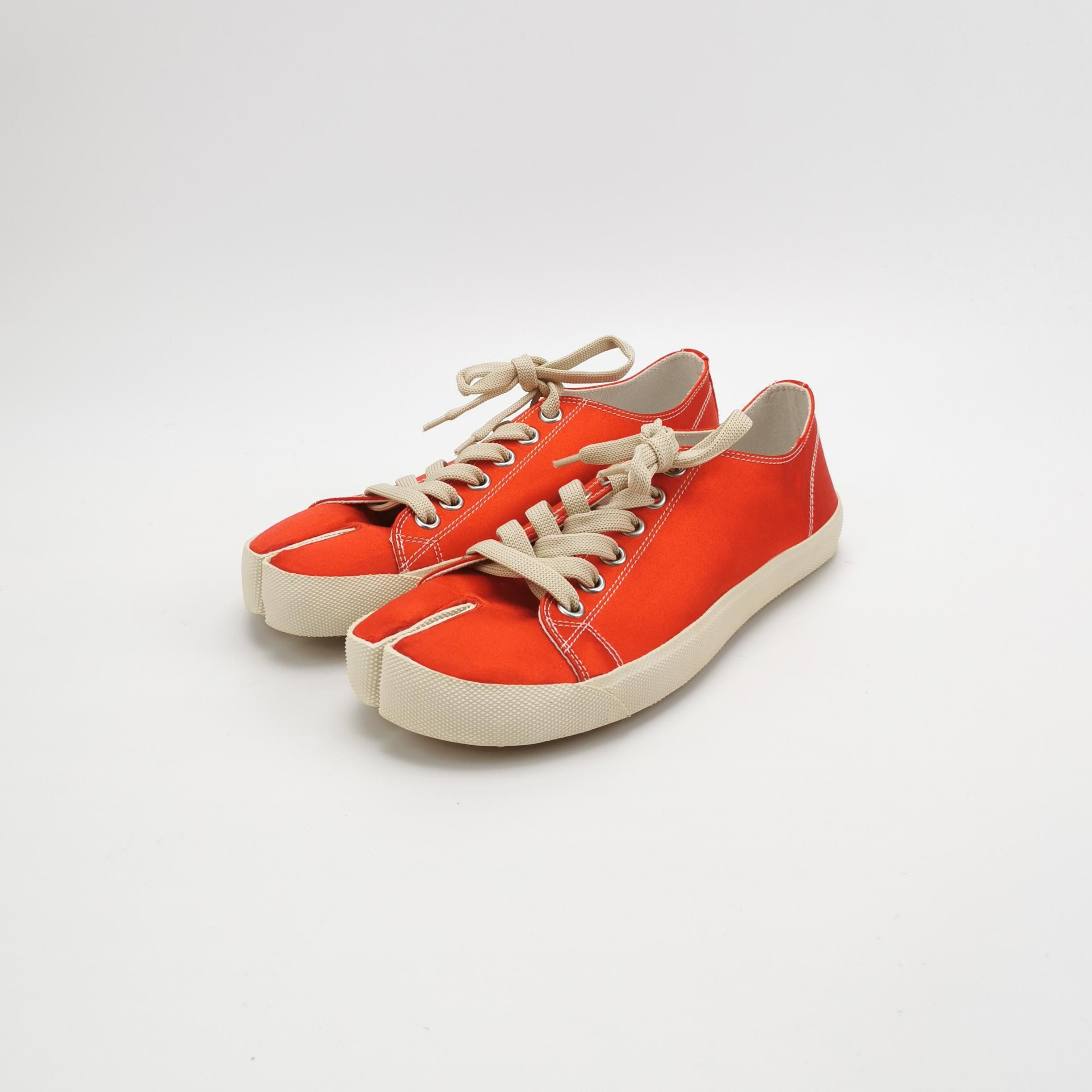 Maison Margiela Maison Margiela Red Satin Tabi Low-Top Sneakers US 6 Size US 6 / EU 39 - 2 Thumbnail