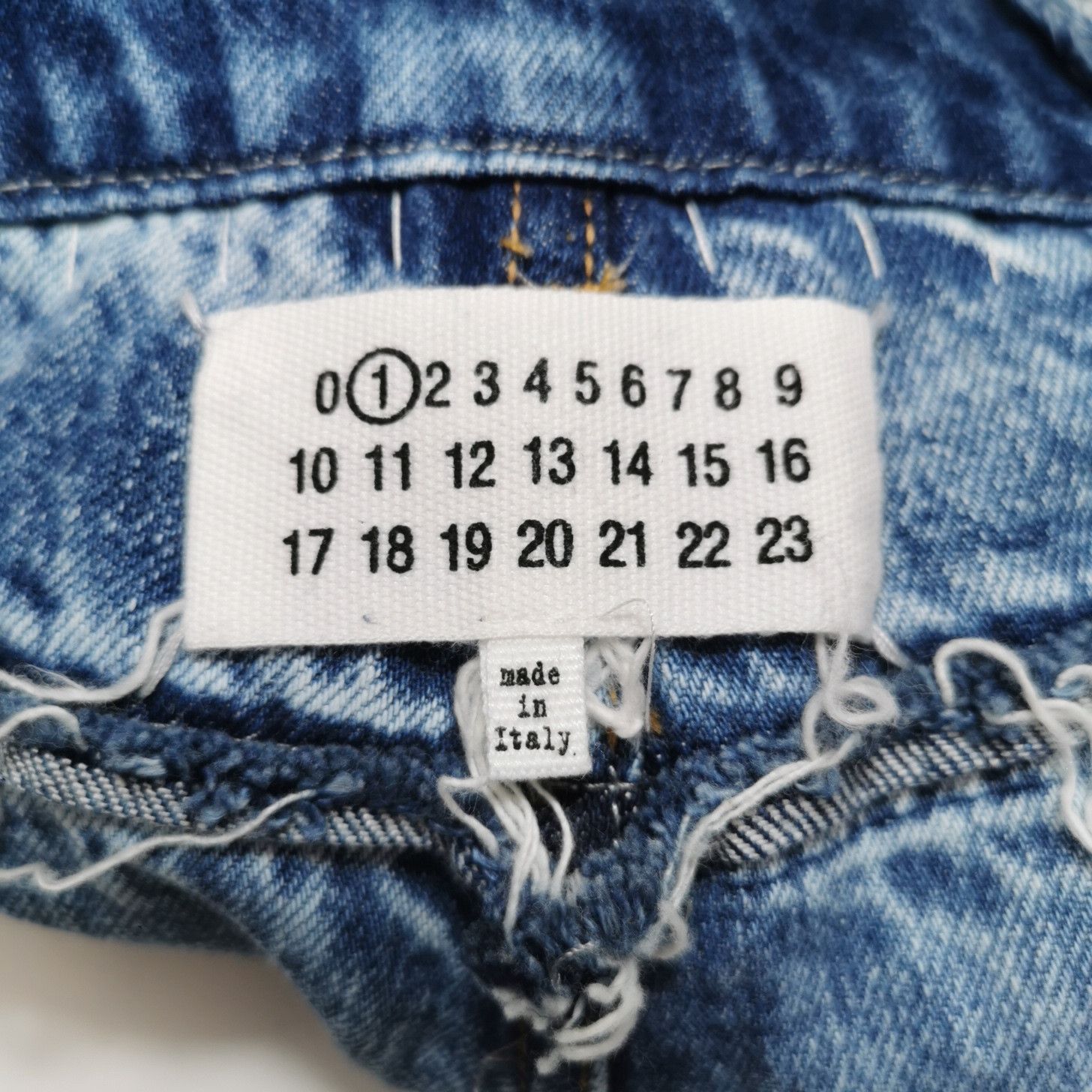 Maison Margiela Maison Margiela Frayed Wash Jeans Size 36 Size 25" / US 0 / IT 36 - 4 Thumbnail