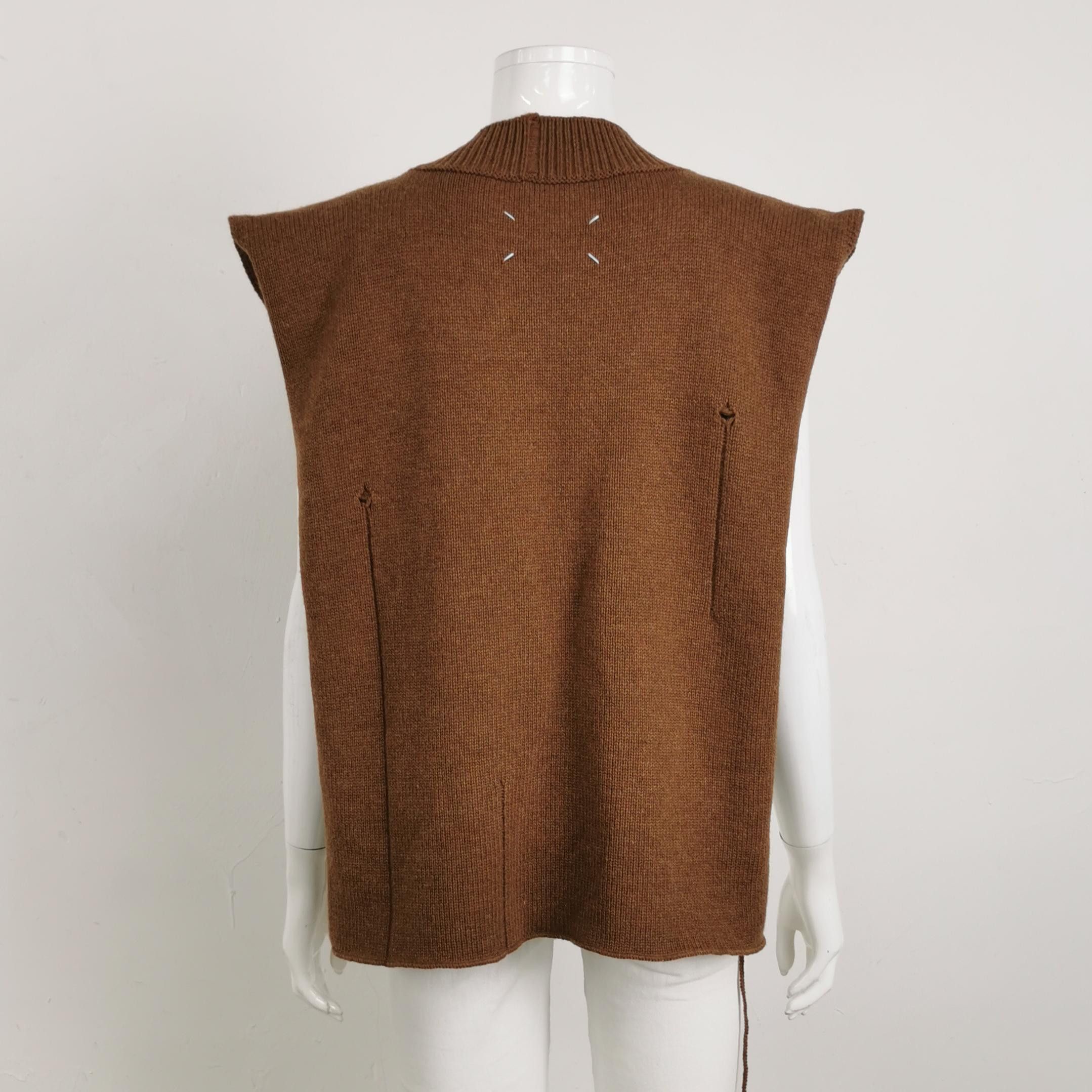 Maison Margiela Maison Margiela Wool V-Neck Sweater Vest Size S Size S / US 4 / IT 40 - 2 Thumbnail
