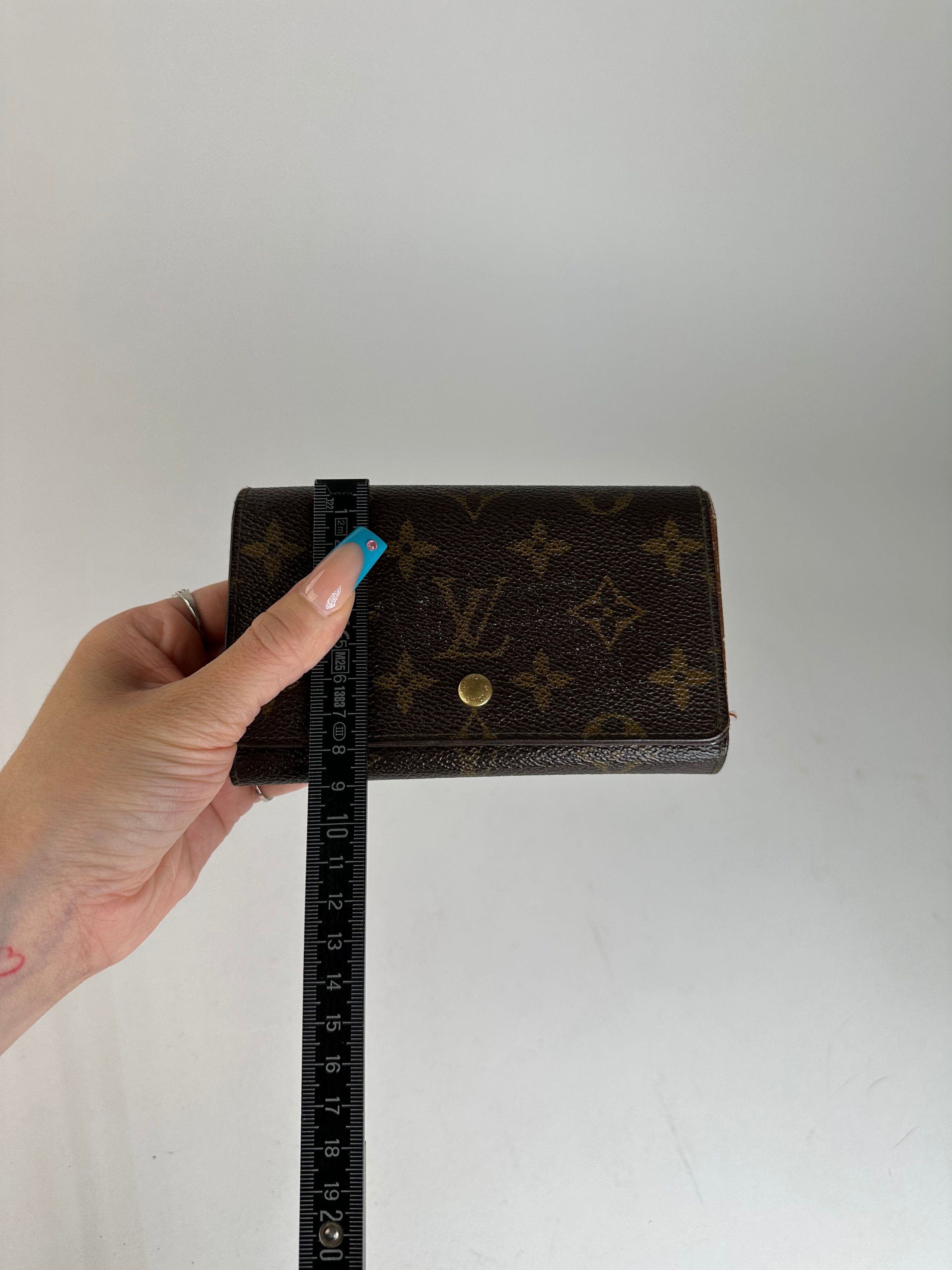 Louis Vuitton Monogram Canvas Wallet Brown Size ONE SIZE - 8 Thumbnail