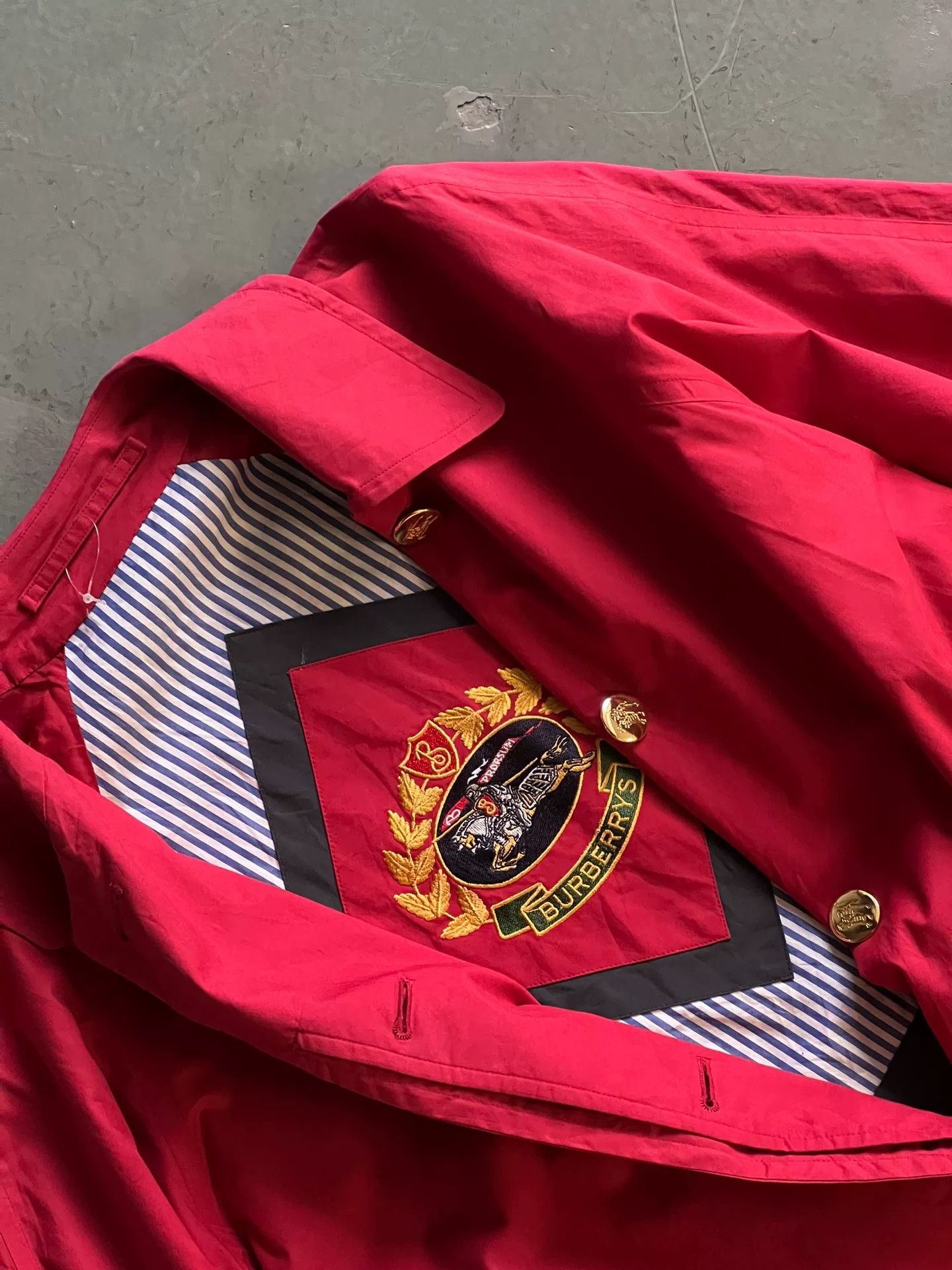 Vintage Vintage Burberry Red Trench Coat Size US M / EU 48-50 / 2 - 4 Thumbnail