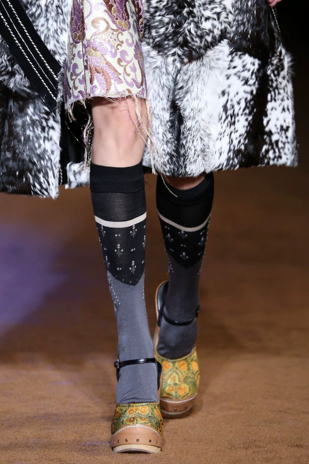Prada Prada 2015SS Embroidered Skirt Size 40" / US 18 - 8 Thumbnail