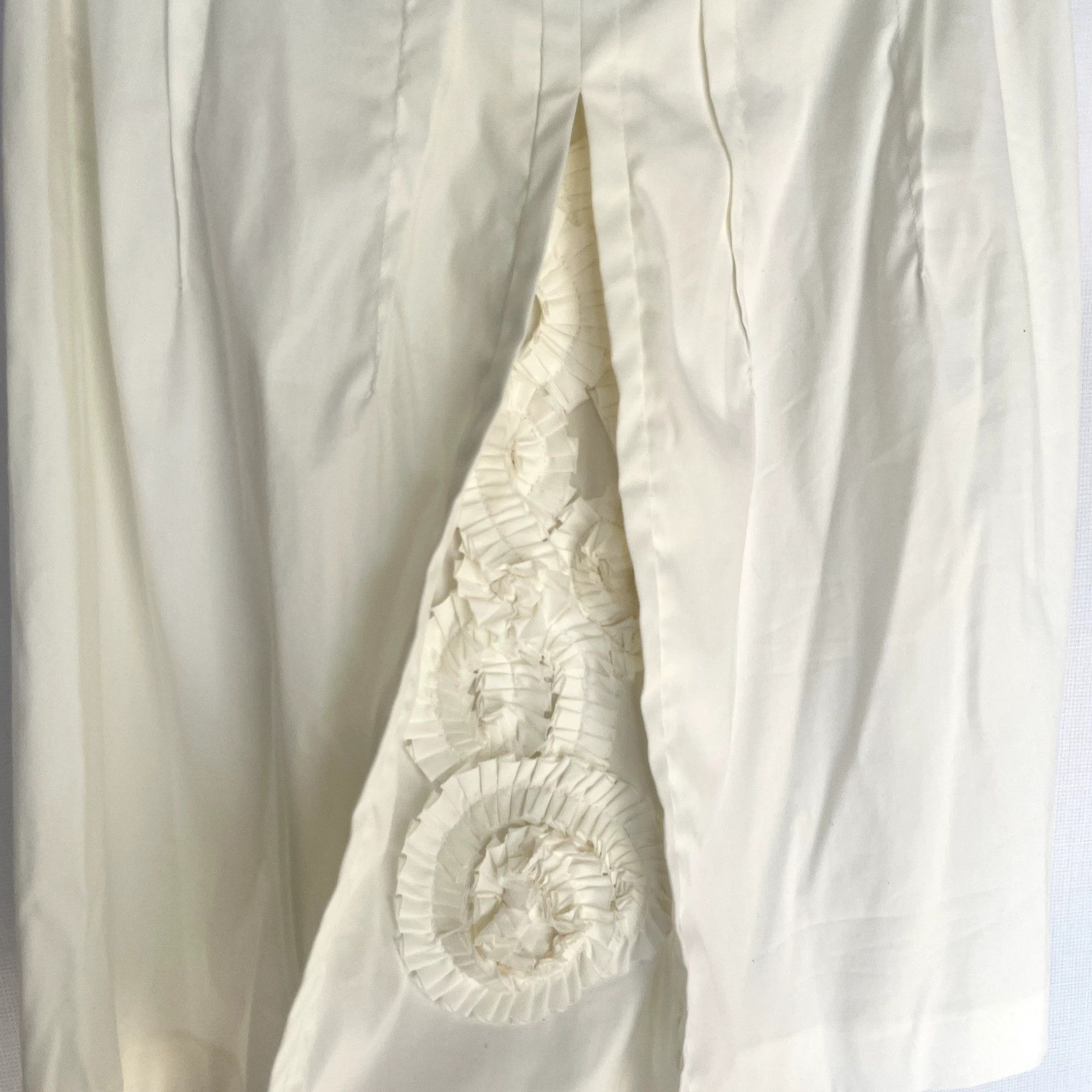 Miu Miu MiuMiu Cream White Pleated 3D Flower Skirt Size 36" / US 14 / IT 50 - 4 Thumbnail