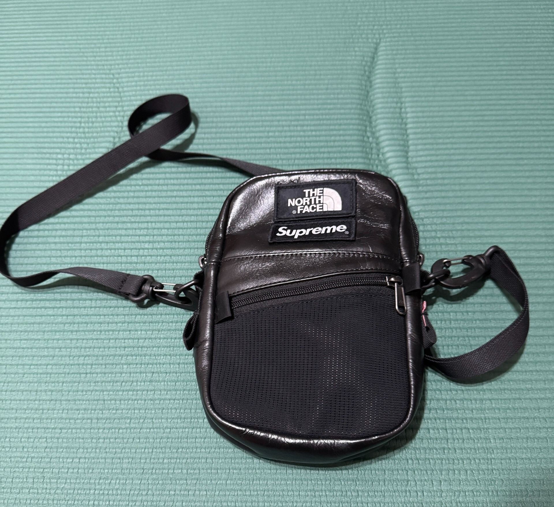 Supreme Supreme x The North Face Lambskin Crossbody Bag Size ONE SIZE - 2 Thumbnail