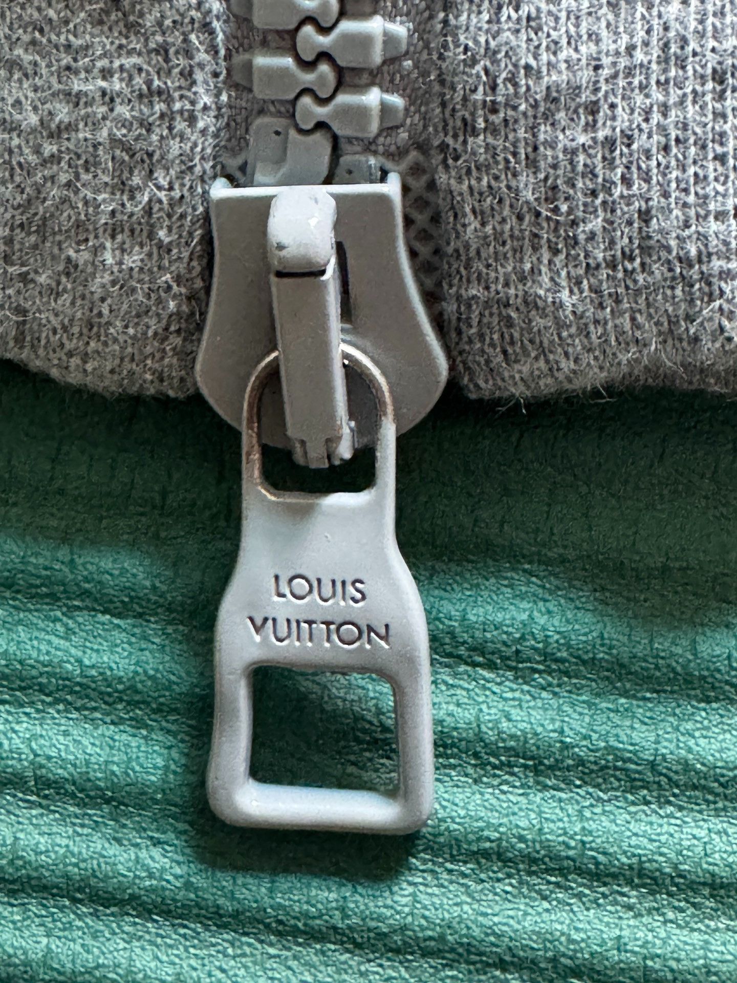 Louis Vuitton Louis Vuitton Gray Graffiti Logo Hooded Jacket Size US XS / EU 42 / 0 - 5 Thumbnail