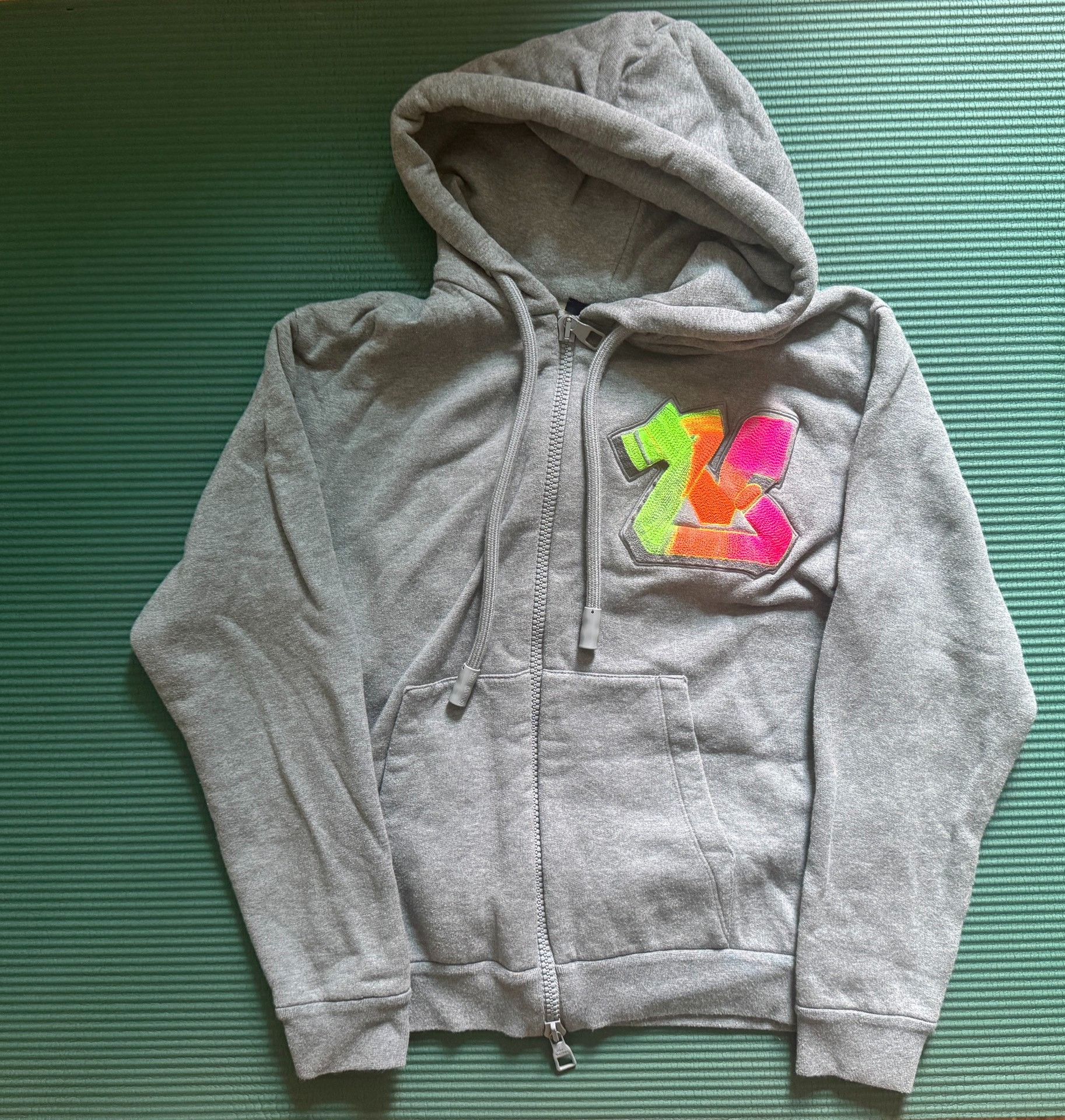 Louis Vuitton Louis Vuitton Gray Graffiti Logo Hooded Jacket Size US XS / EU 42 / 0 - 4 Thumbnail