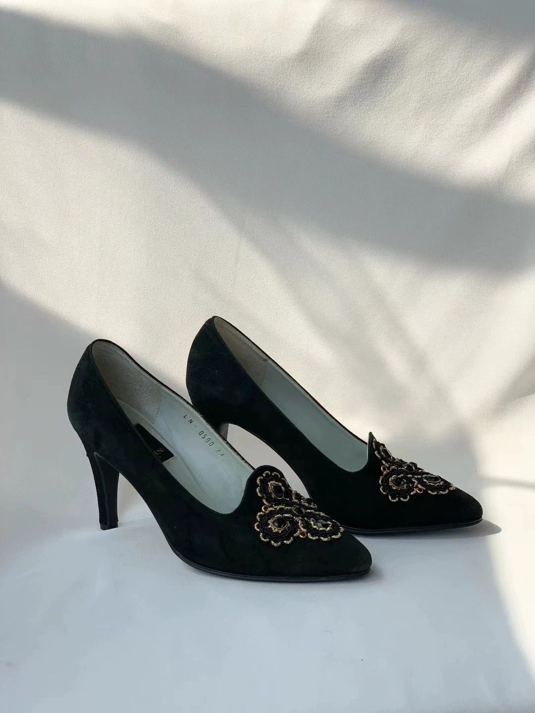 Lanvin Vintage LANVIN Suede Embroidered Heels Size US 5 / IT 35 - 8 Thumbnail