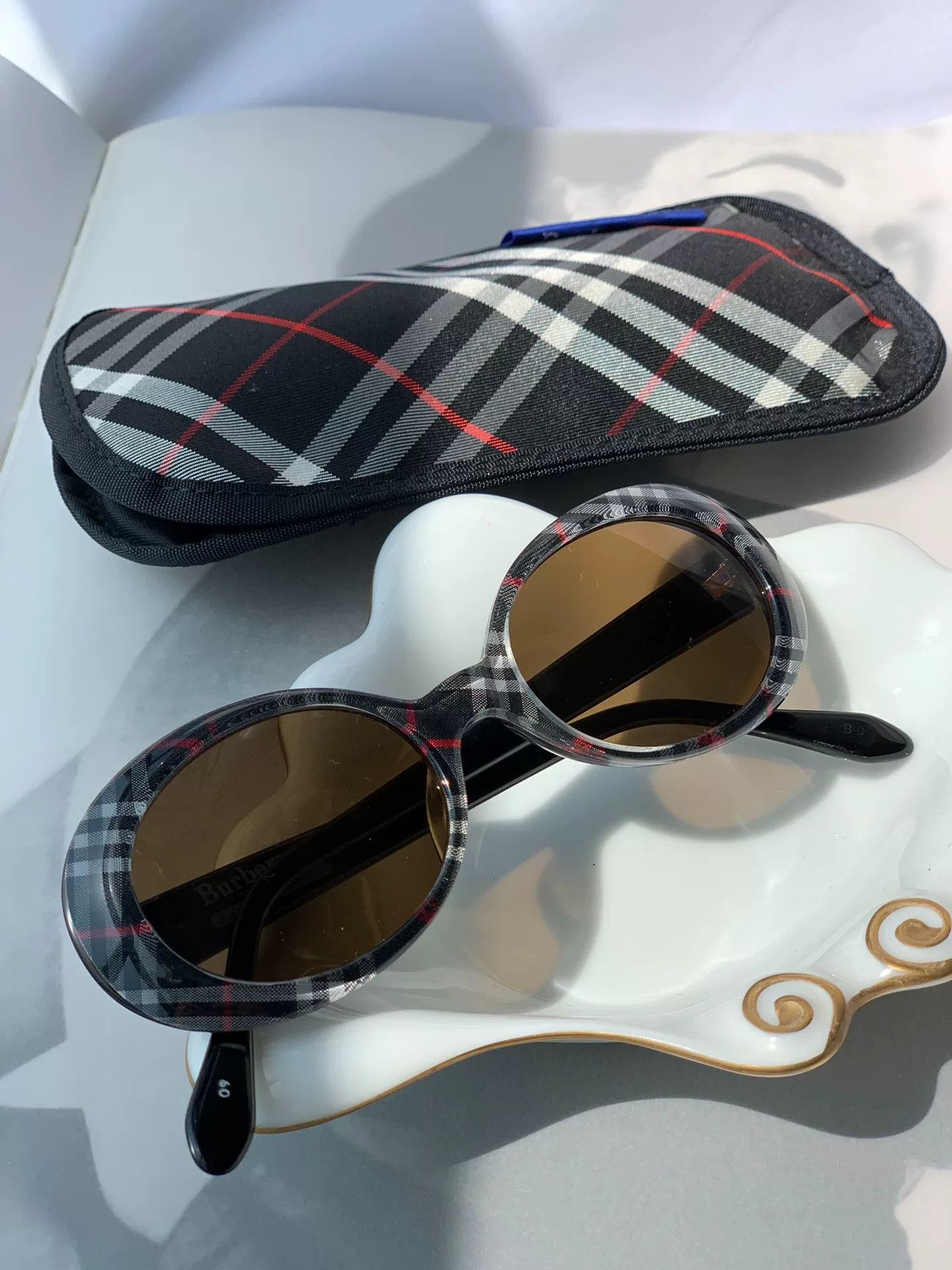 Burberry Burberry Vintage Sunglasses Size ONE SIZE - 4 Thumbnail