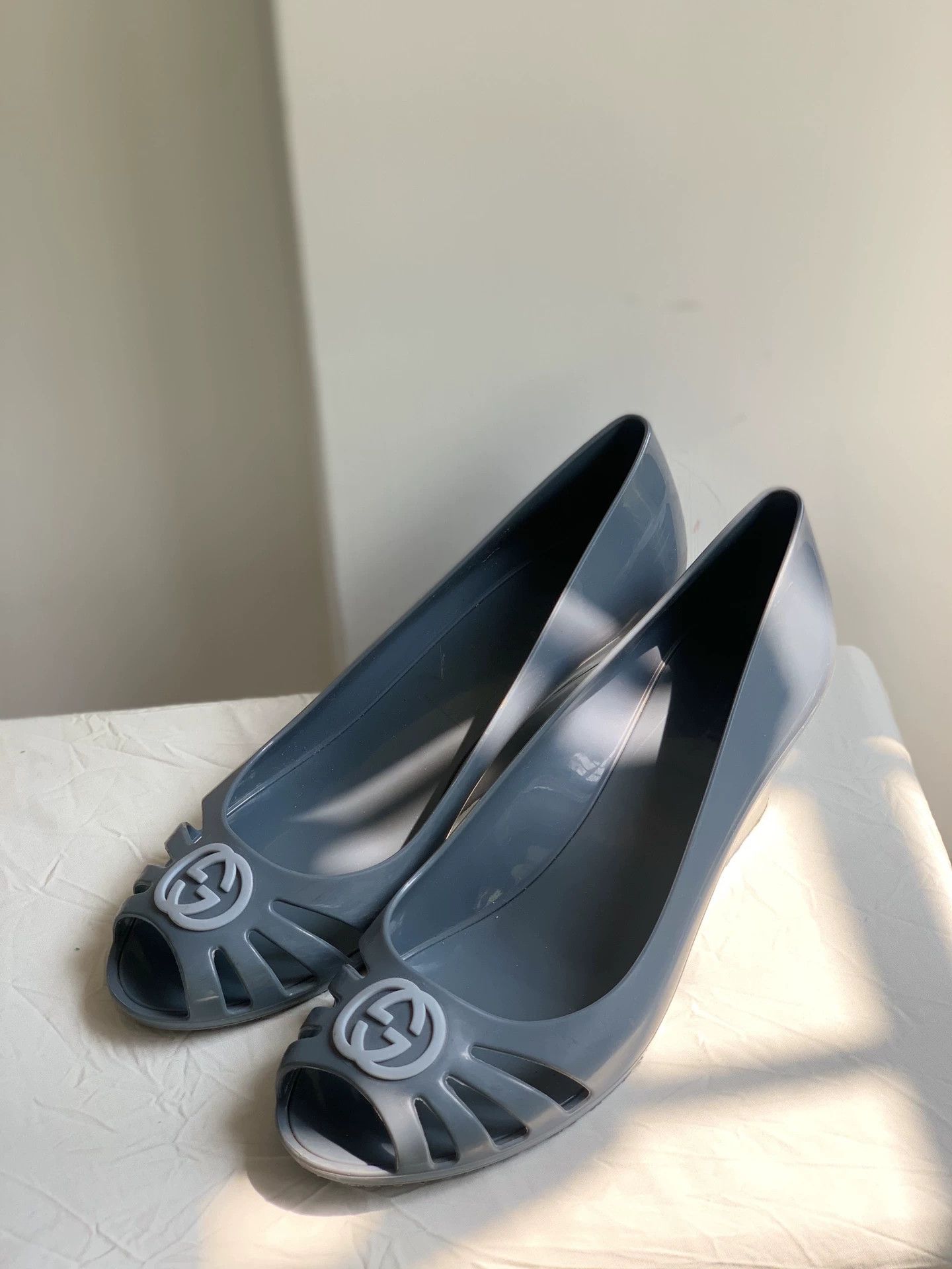 Gucci Gucci Vintage Peep-Toe Jelly Shoes Size US 7 / IT 37 - 9 Thumbnail