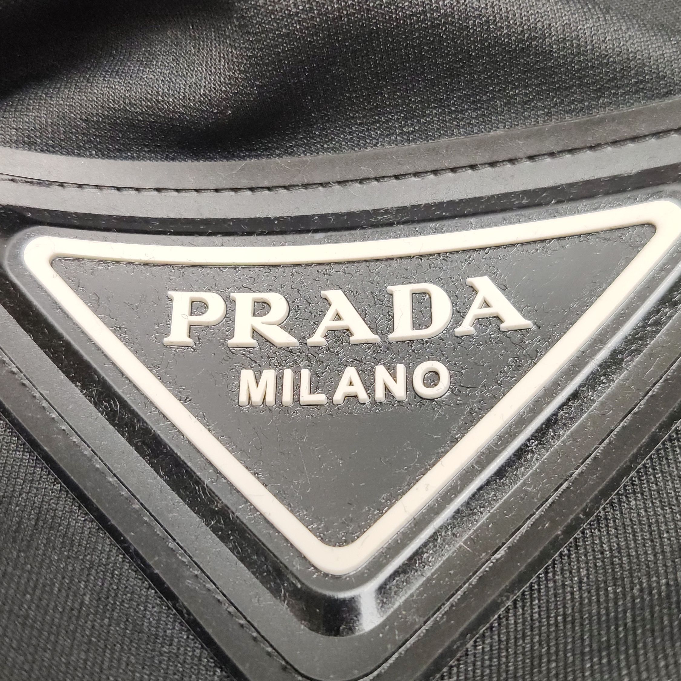 Prada Prada Logo Patch Short Sleeve T-Shirt Size L Size US L / EU 52-54 / 3 - 9 Thumbnail