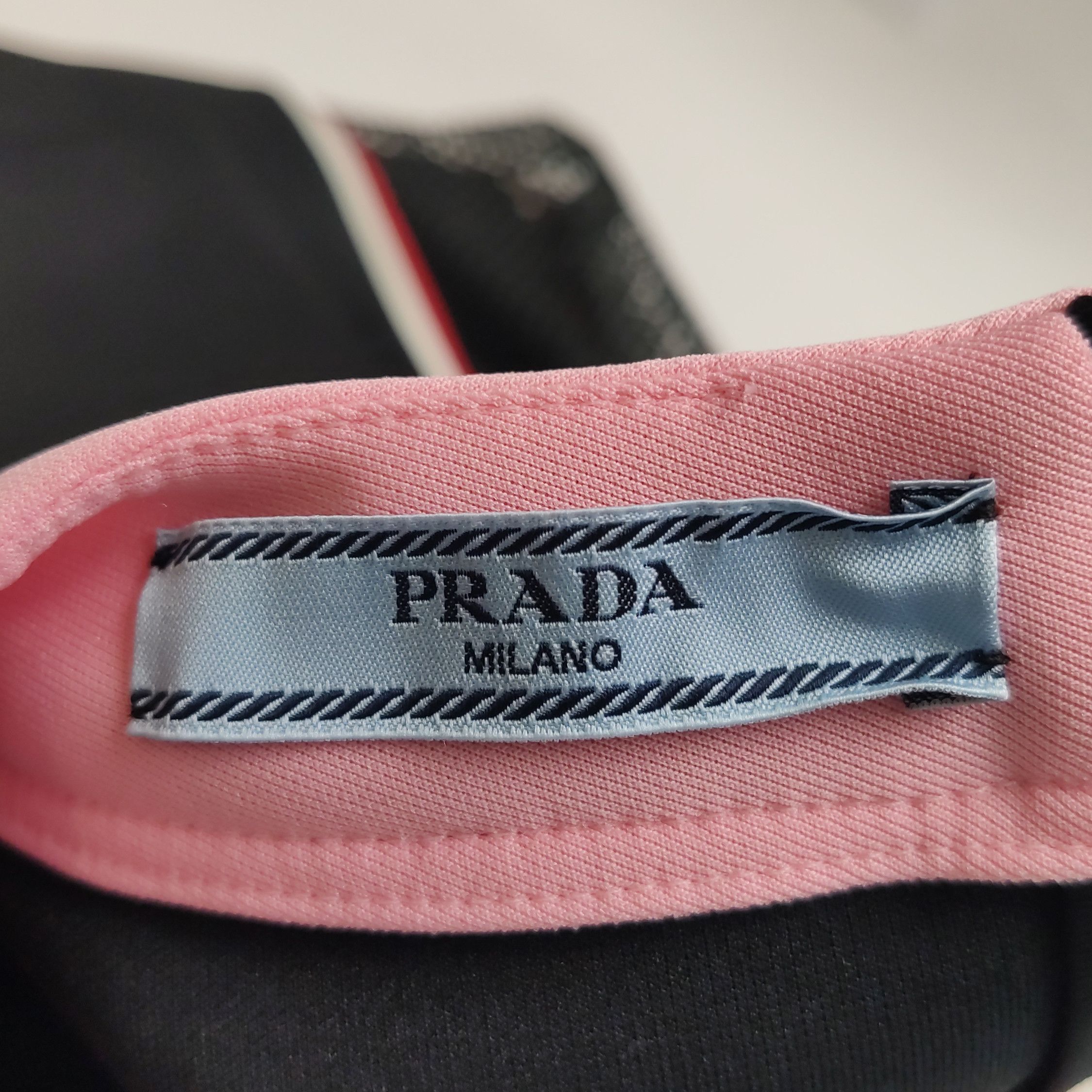 Prada Prada Logo Patch Short Sleeve T-Shirt Size L Size US L / EU 52-54 / 3 - 5 Thumbnail