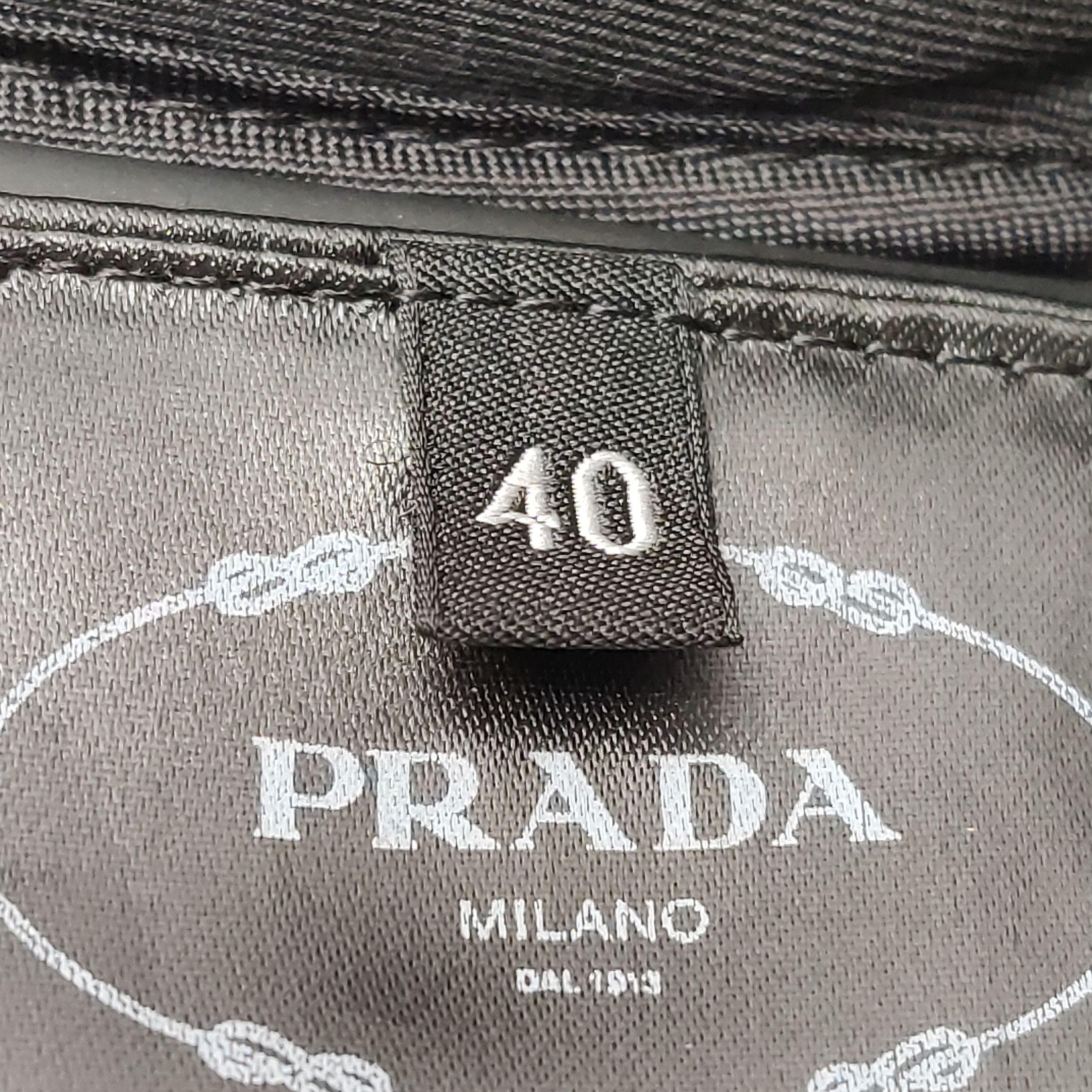Prada Prada Logo Cutout Crop Top Size 40 Size S / US 4 / IT 40 - 6 Thumbnail