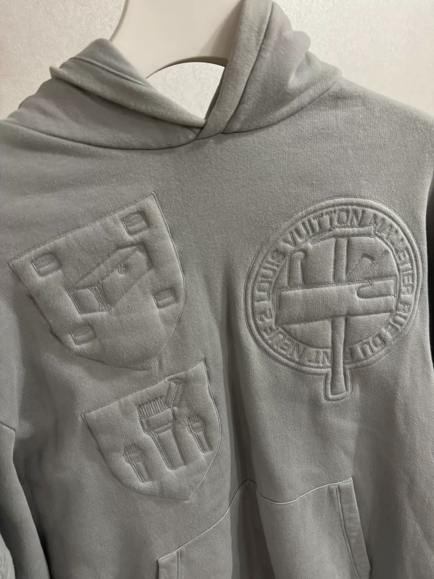 Louis Vuitton Louis Vuitton Gray Medal 3D Hoodie Size US L / EU 52-54 / 3 - 3 Thumbnail