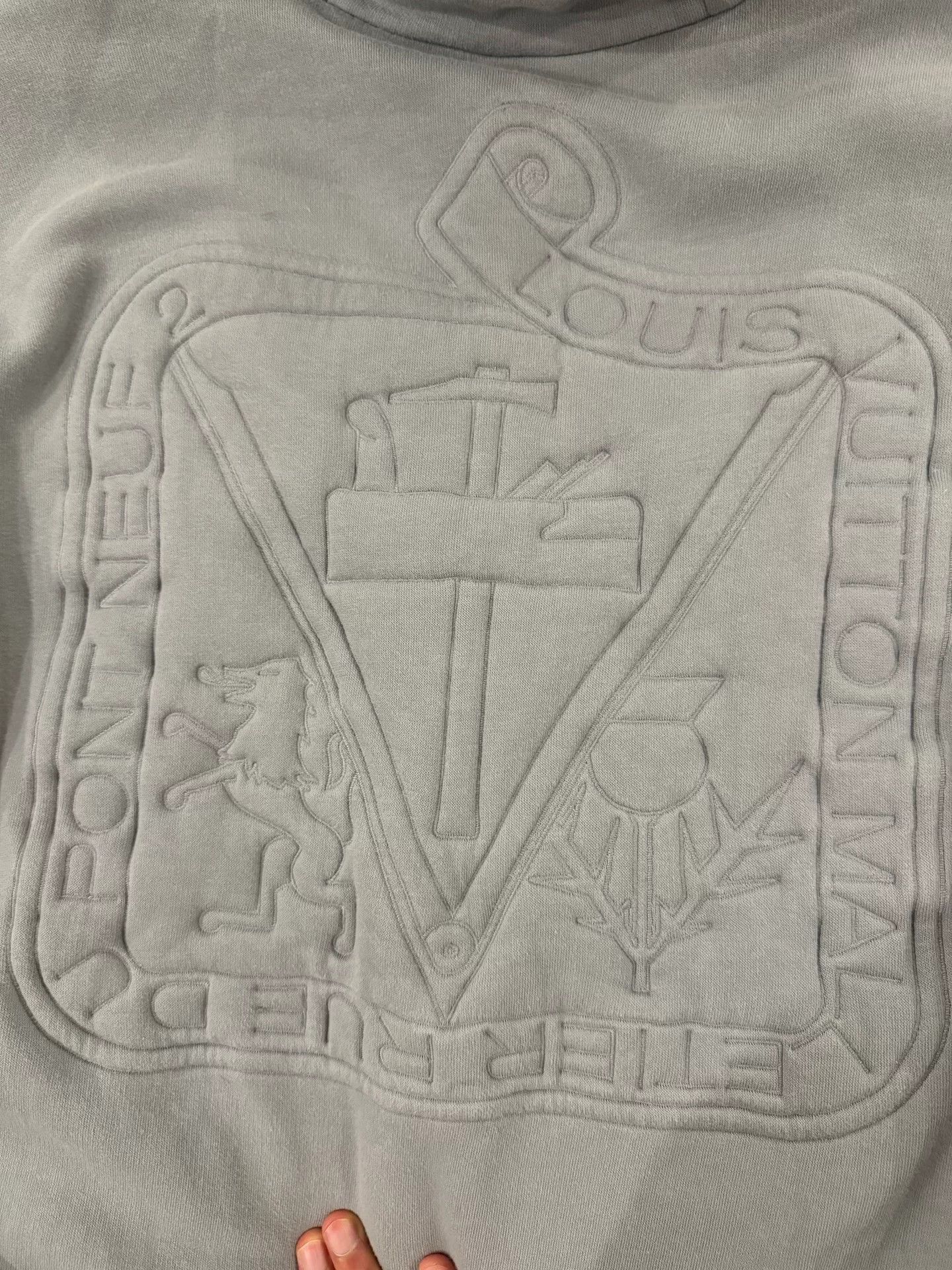 Louis Vuitton Louis Vuitton Gray Medal 3D Hoodie Size US L / EU 52-54 / 3 - 4 Thumbnail