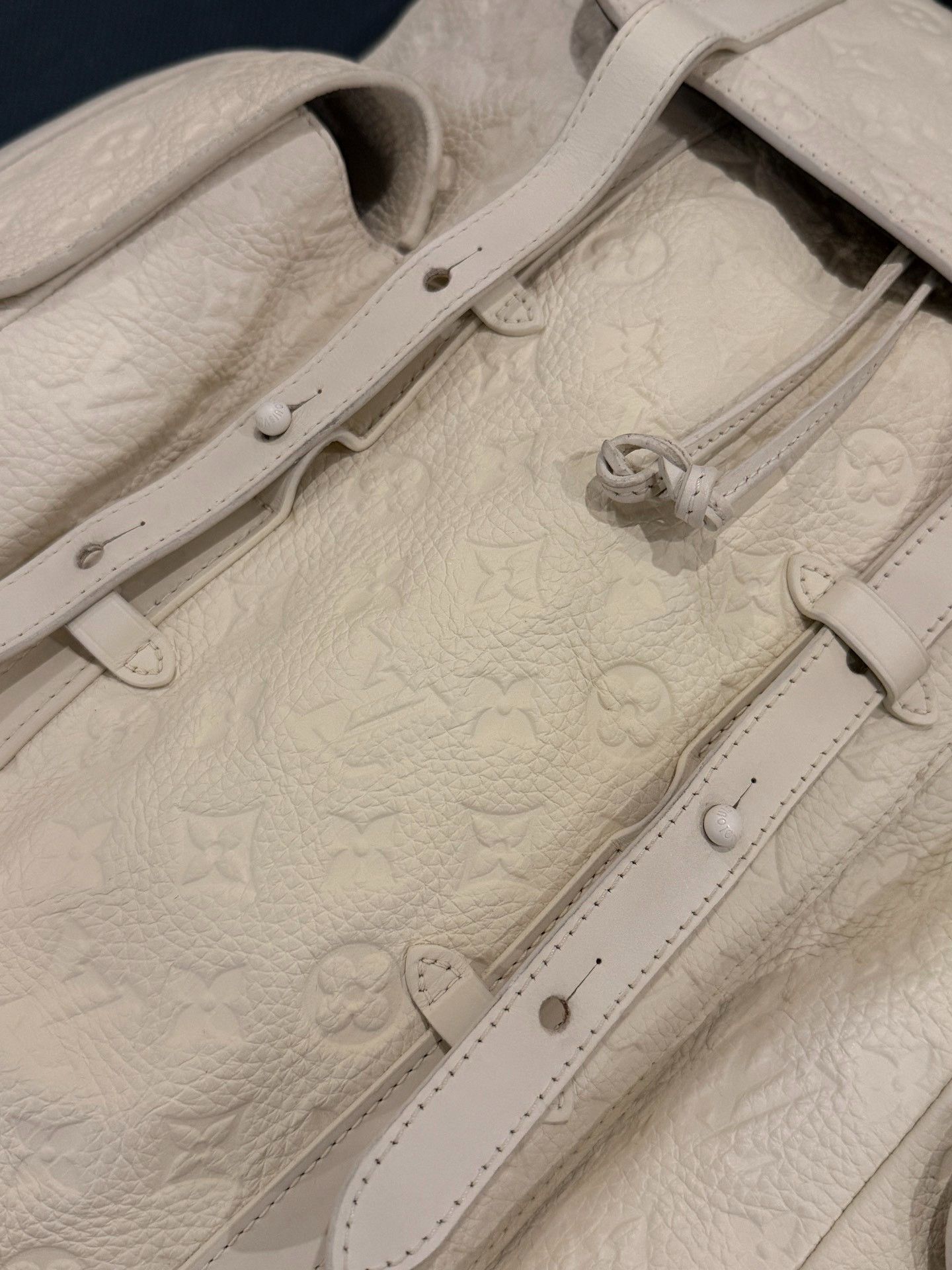 Louis Vuitton LV Christopher Embossed White Backpack Size ONE SIZE - 6 Thumbnail