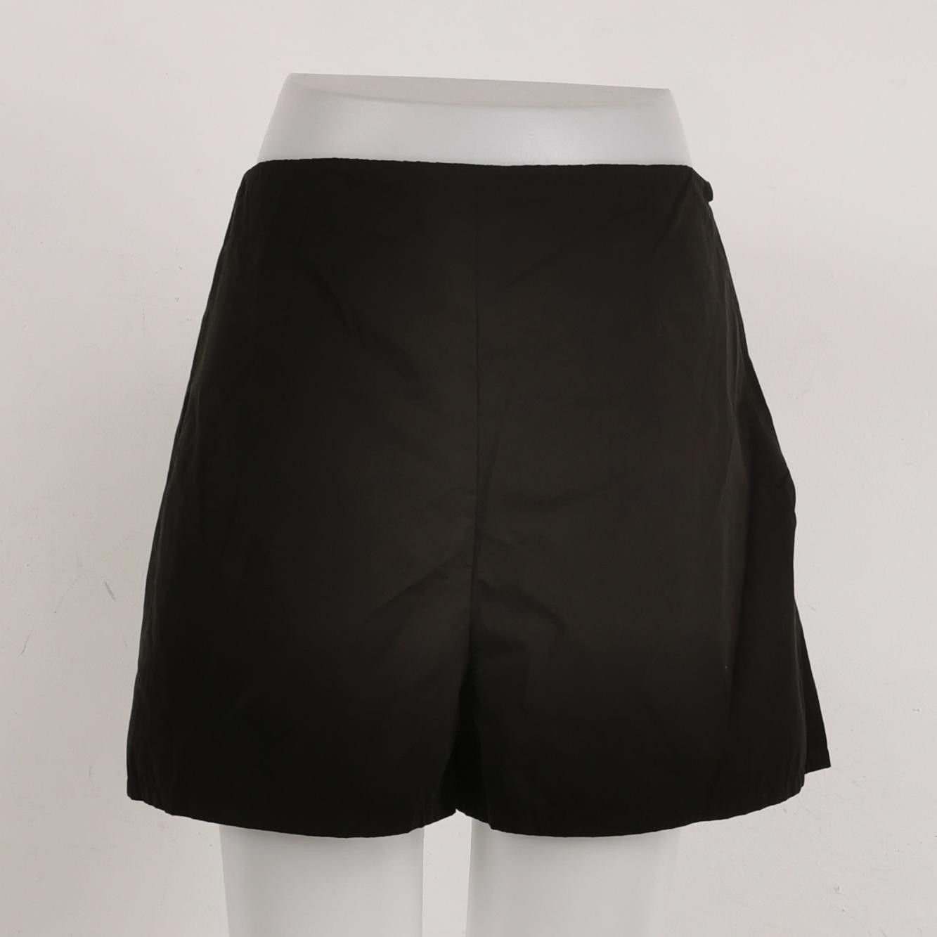 Prada Prada Polka Dot Shorts Size 38 Size 26" / US 2 / IT 38 - 3 Thumbnail