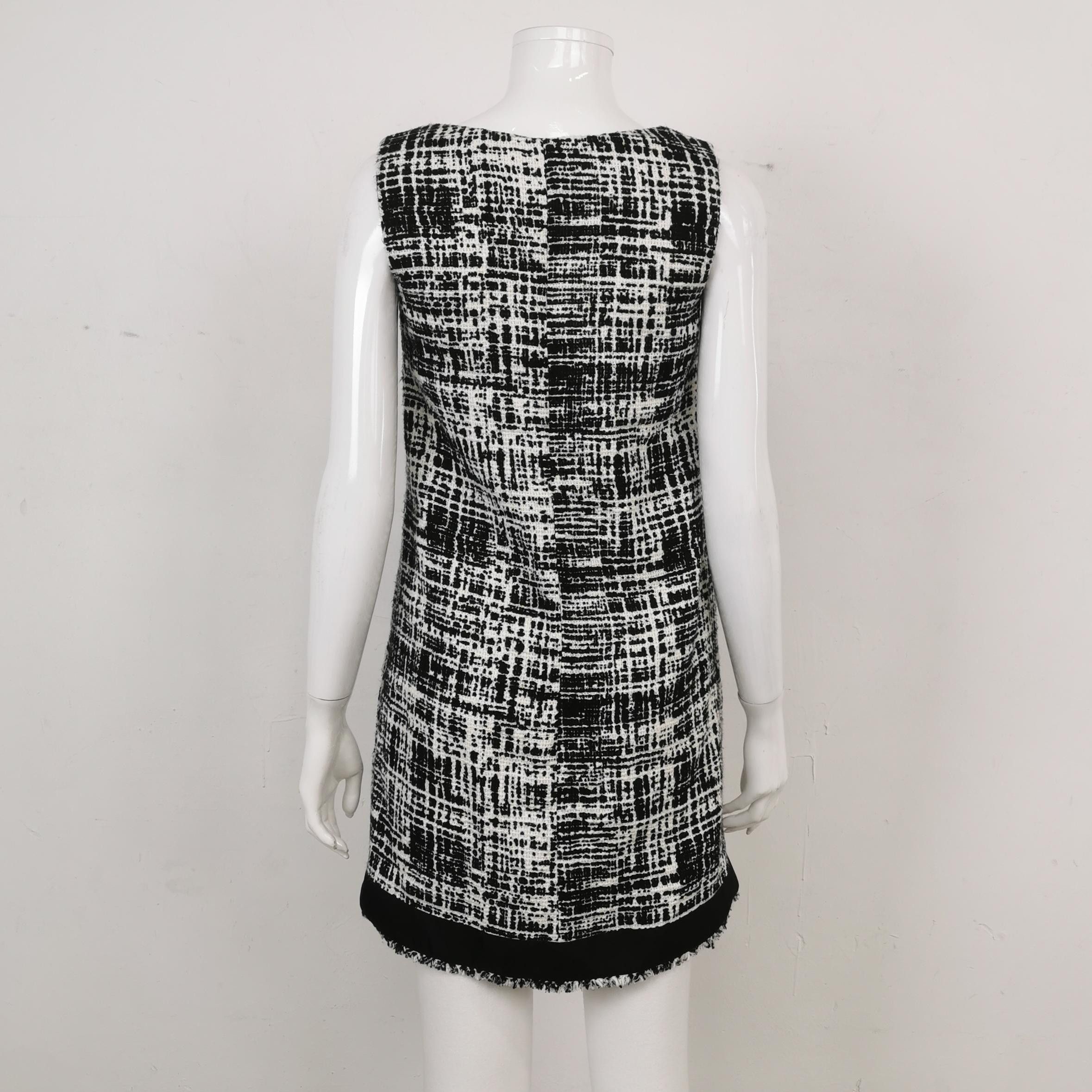 Prada Prada Logo Patch Tweed Mini Dress Size 36 Size XS / US 0-2 / IT 36-38 - 2 Thumbnail