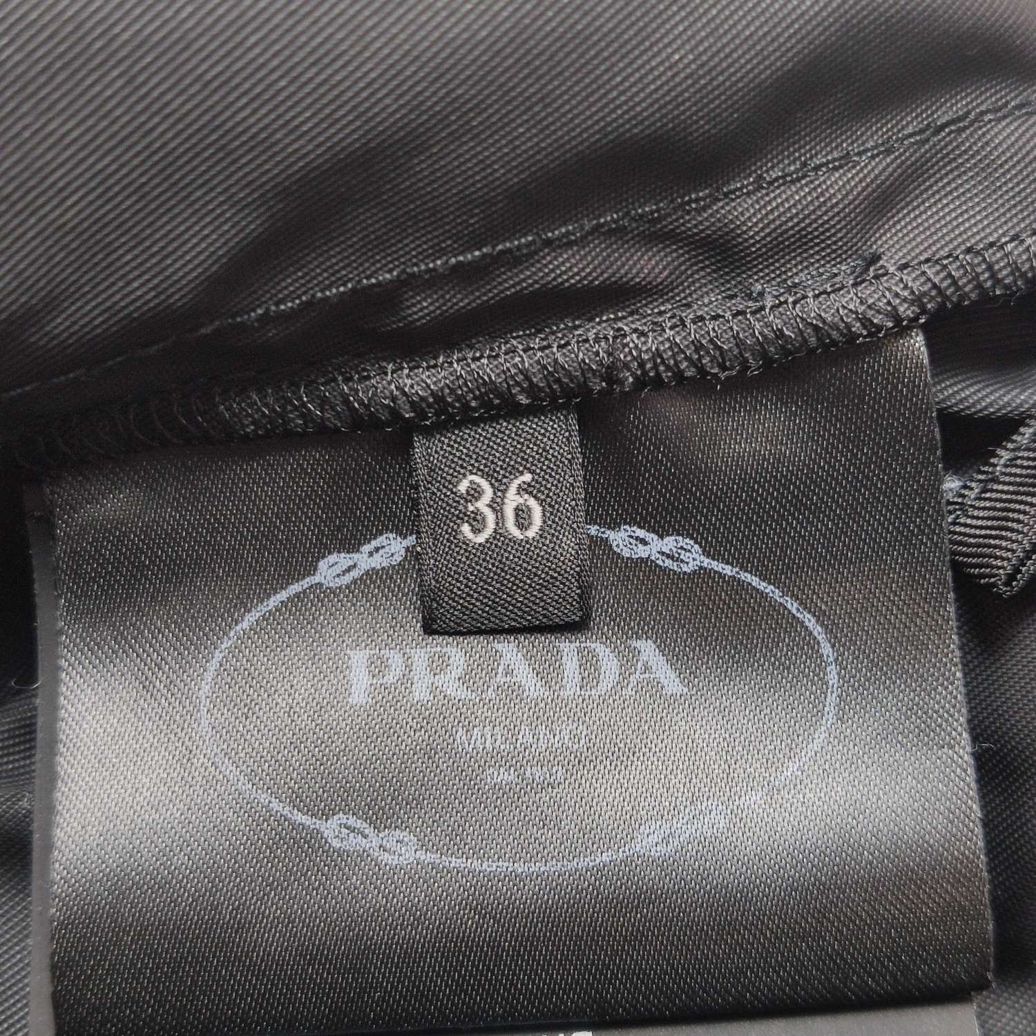 Prada Prada Logo Nylon Shorts Size 36 Size 25" / US 0 / IT 36 - 5 Thumbnail