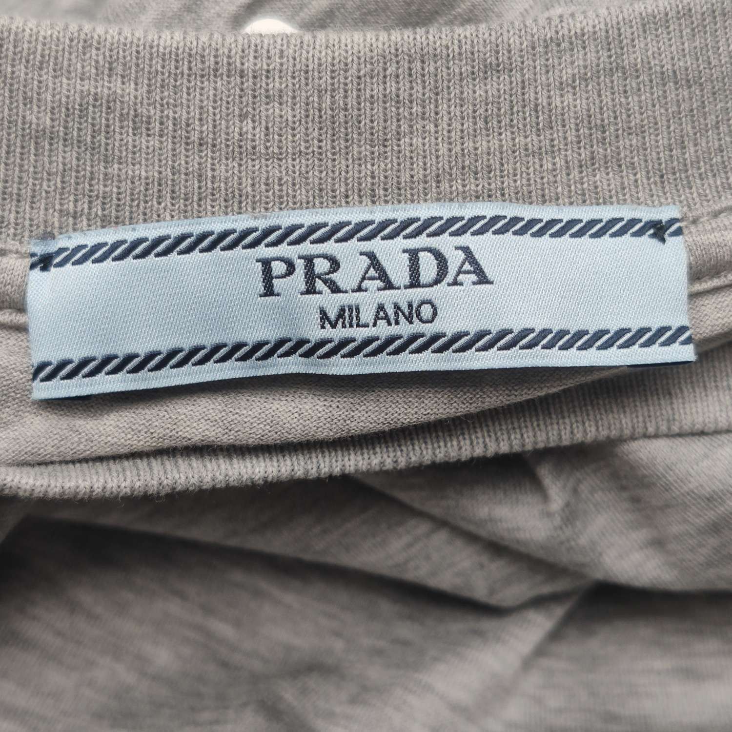 Prada Prada Logo Patch T-Shirt Size M Size US M / EU 48-50 / 2 - 4 Thumbnail