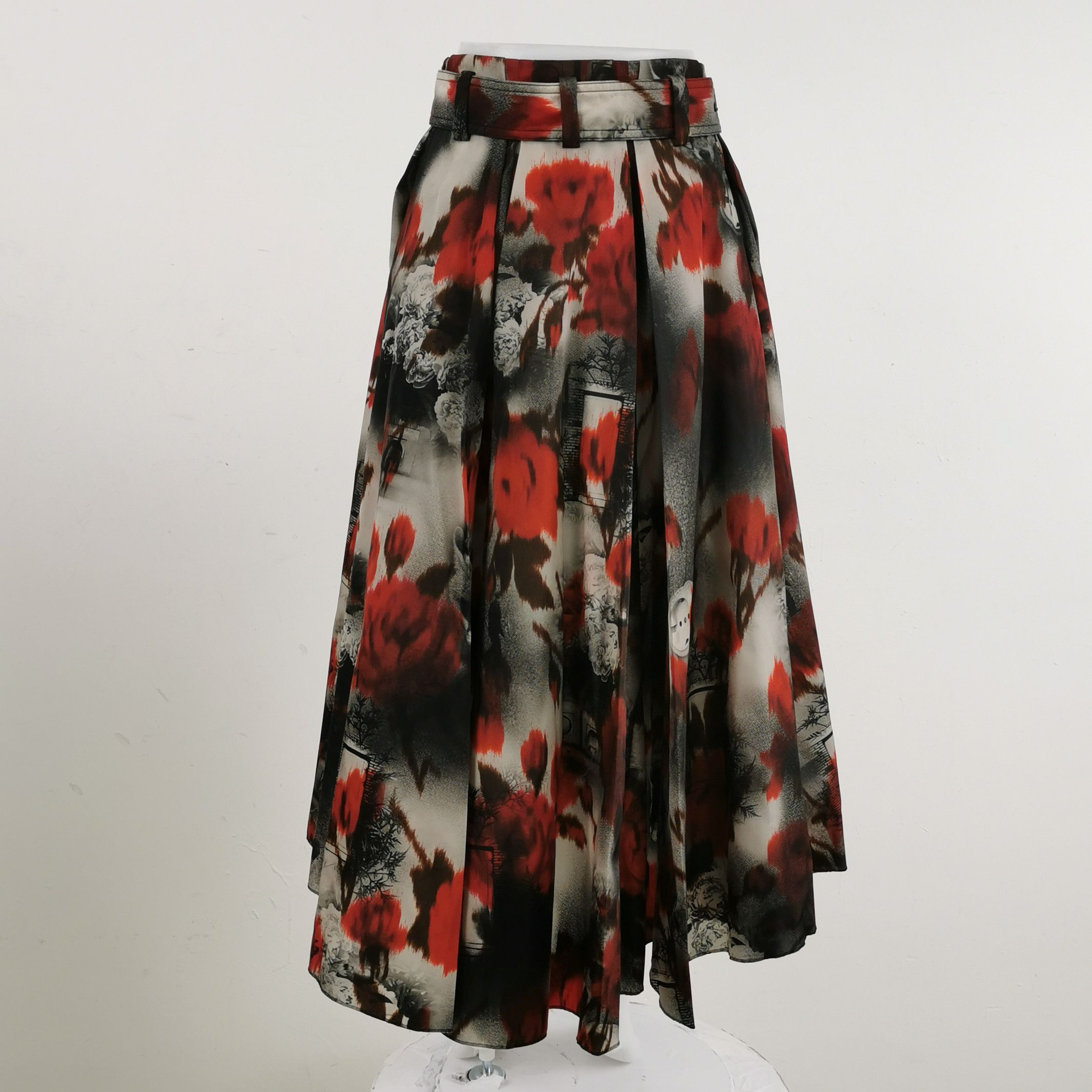 Prada Prada Floral Print Midi Skirt Size 38 Size 26" / US 2 / IT 38 - 2 Thumbnail