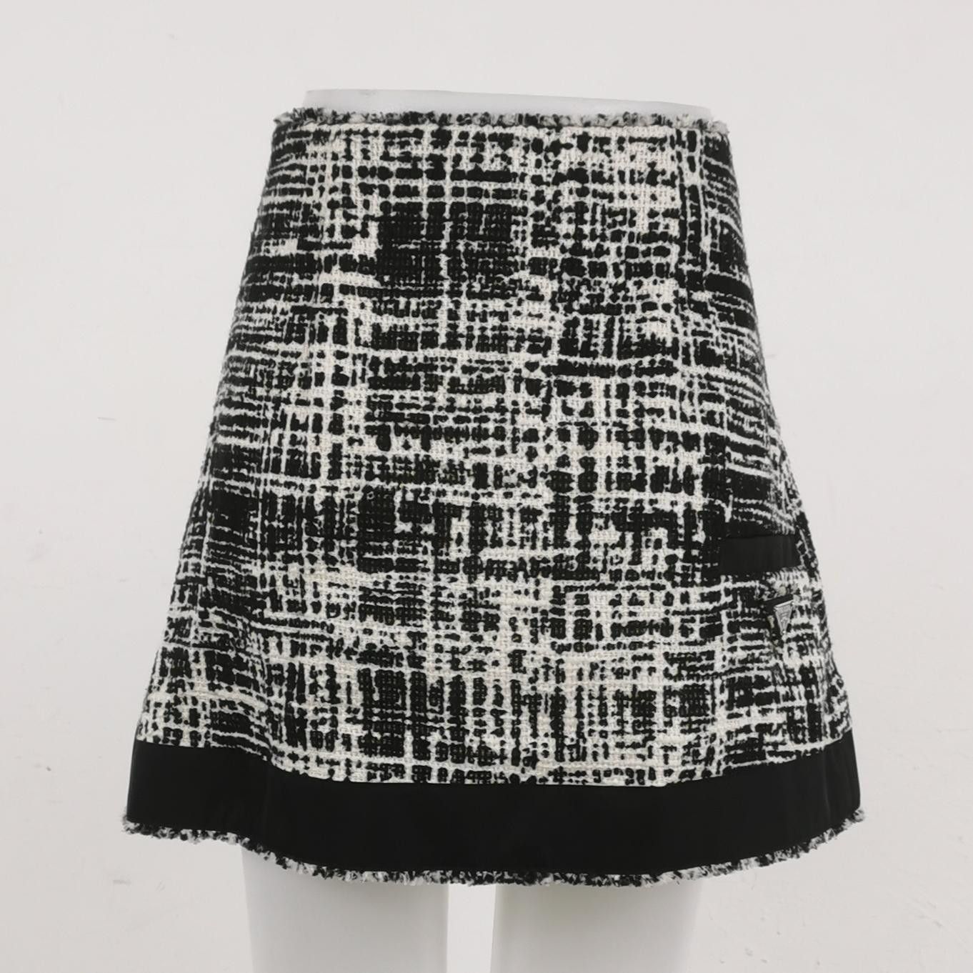 Prada Prada Checkered Mini Skirt Size 40 Size 27" / US 4 / IT 40 - 2 Thumbnail