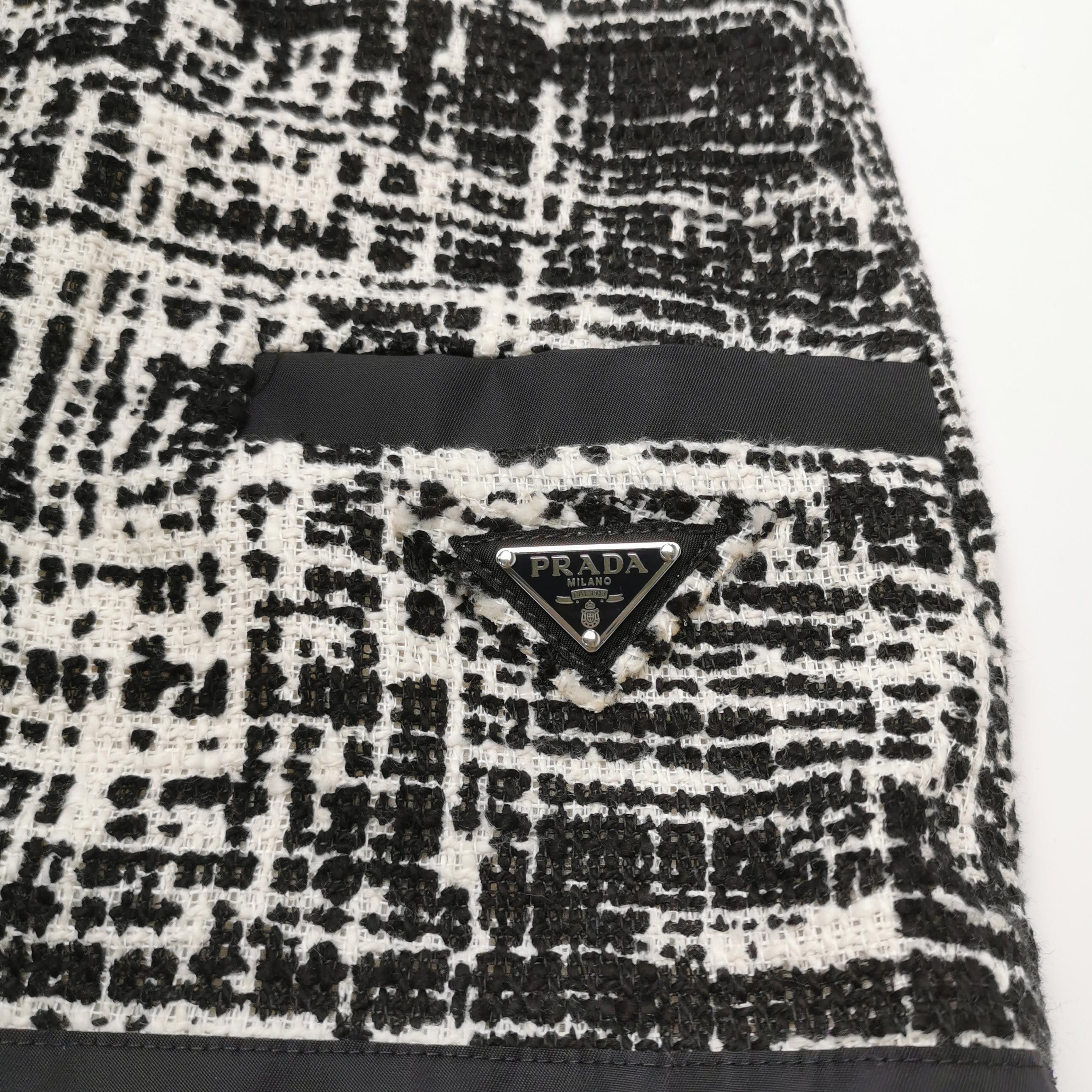 Prada Prada Black White Tweed Mini Skirt Size 36 Size 25" / US 0 / IT 36 - 3 Thumbnail