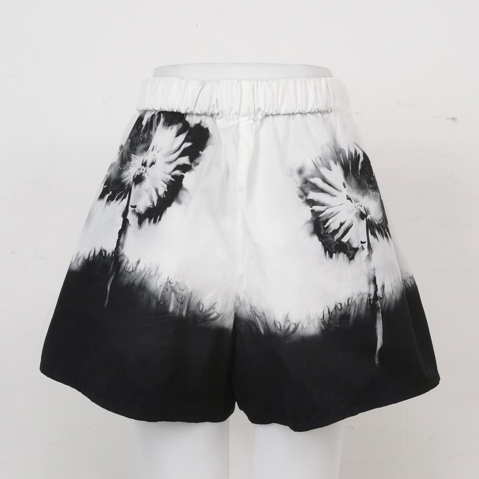 Prada Prada Dandelion Print Shorts Size 28 Size US 28 / EU 44 - 2 Thumbnail