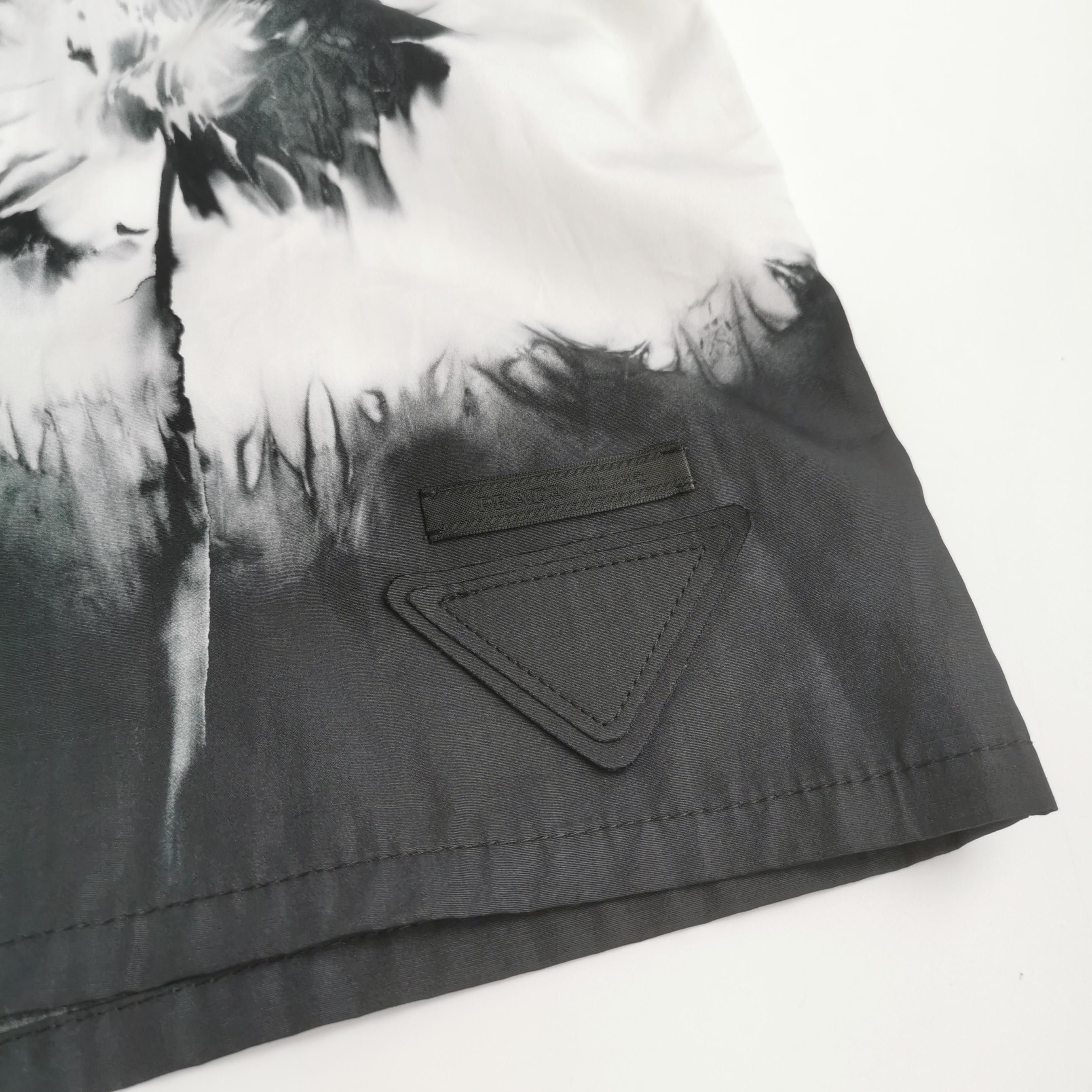 Prada Prada Dandelion Print Shorts Size 28 Size US 28 / EU 44 - 3 Thumbnail