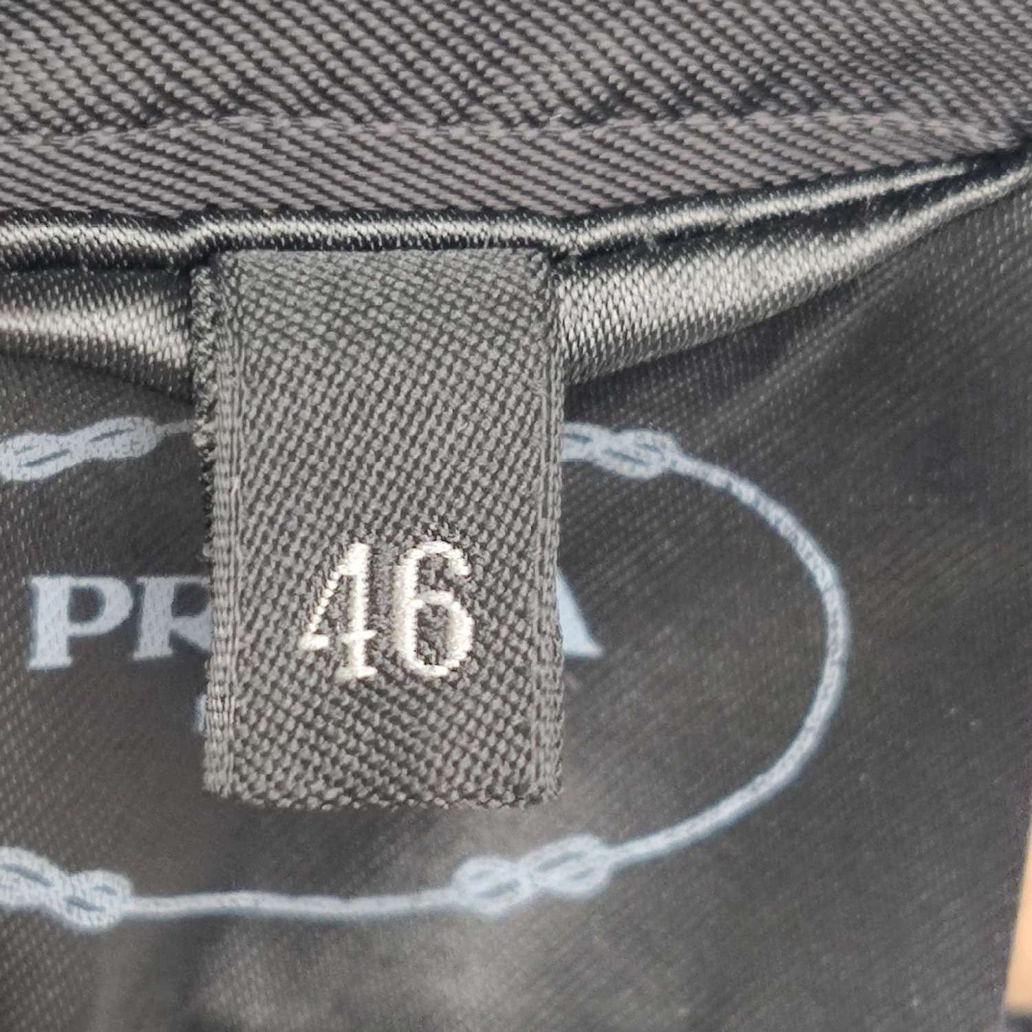 Prada Prada Logo Patch Wool Sleeveless Top Size S Size US S / EU 44-46 / 1 - 6 Thumbnail
