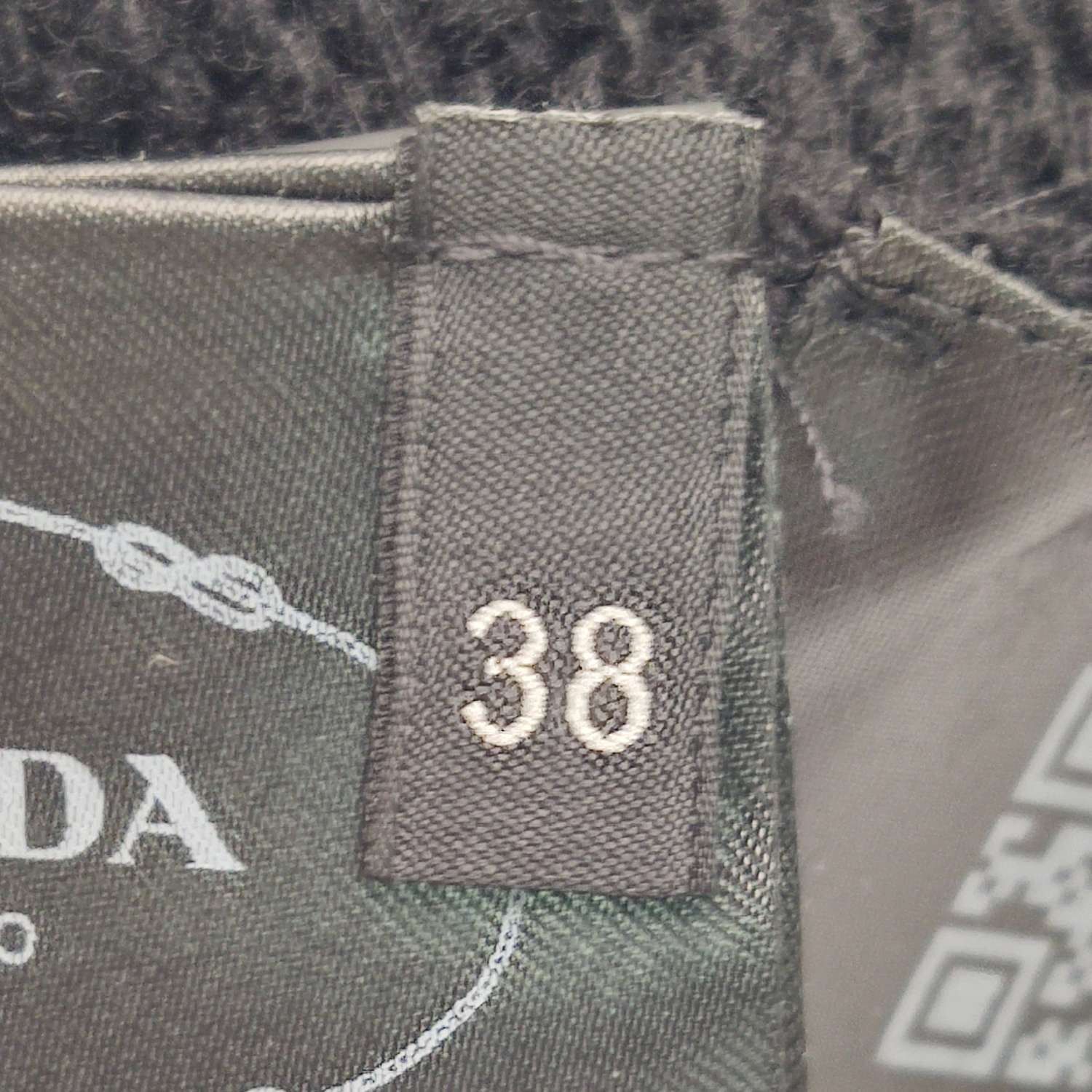 Prada Prada Virgin Wool Cashmere V-Neck Tank Top Size 38 Size XS / US 0-2 / IT 36-38 - 5 Thumbnail