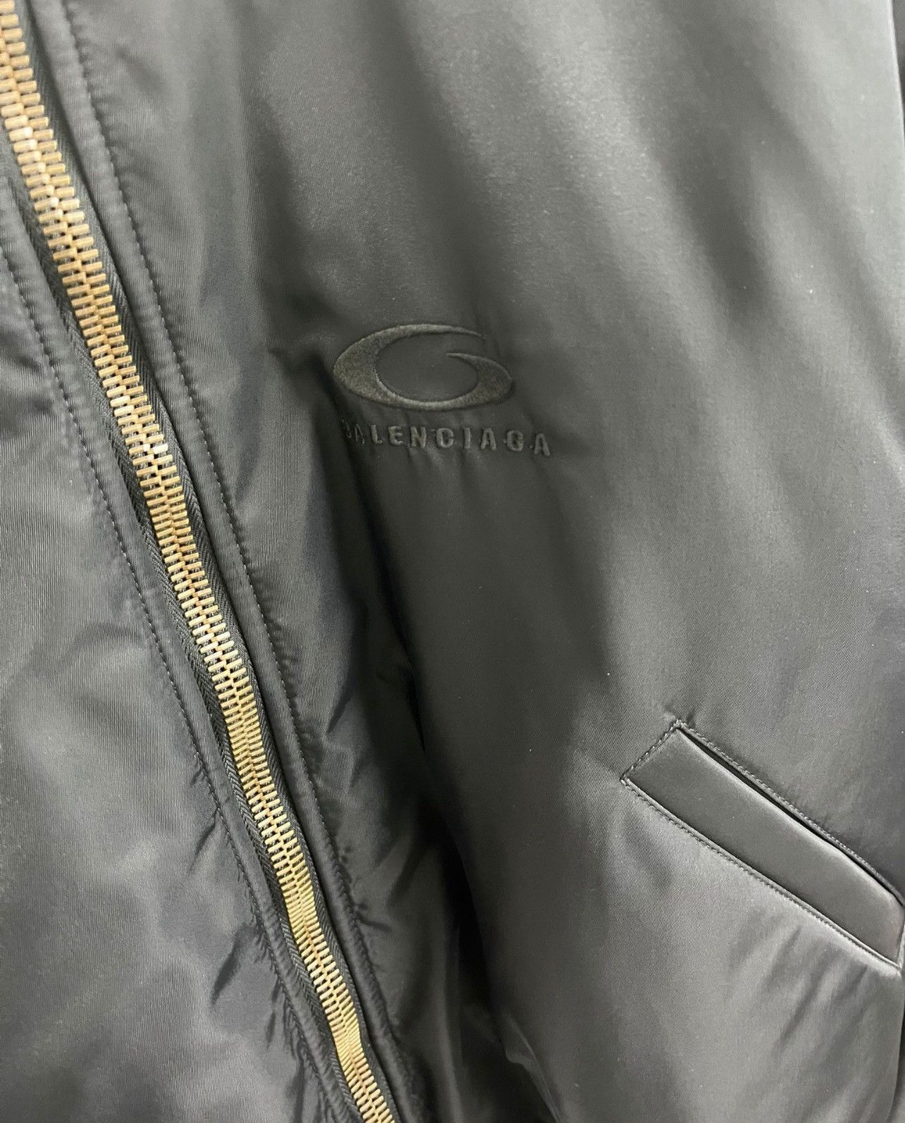 Balenciaga Black Round Bomber with logo in black Size US XL / EU 56 / 4 - 2 Thumbnail